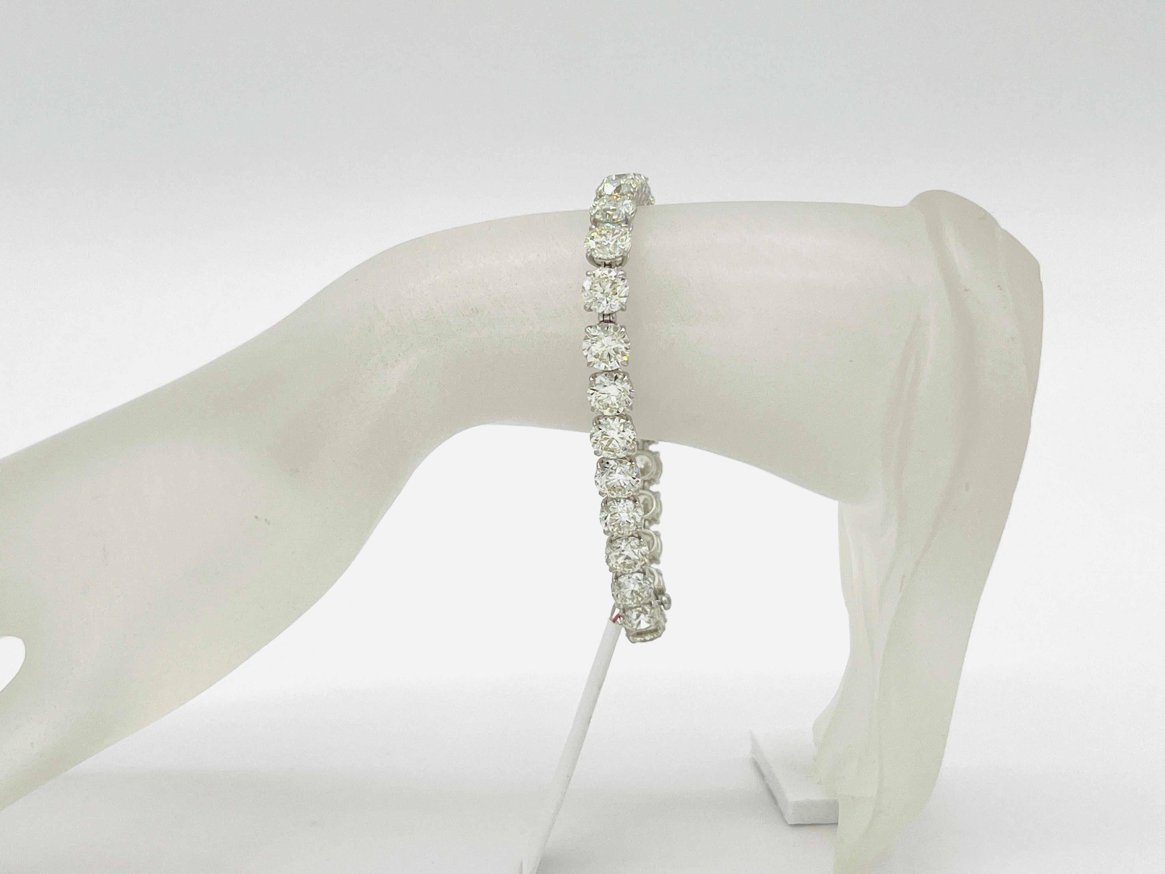 Taglio rotondo Bracciale tennis con diamanti bianchi tondi GIA da 0,90 carati ciascuno in oro bianco 18 carati in vendita