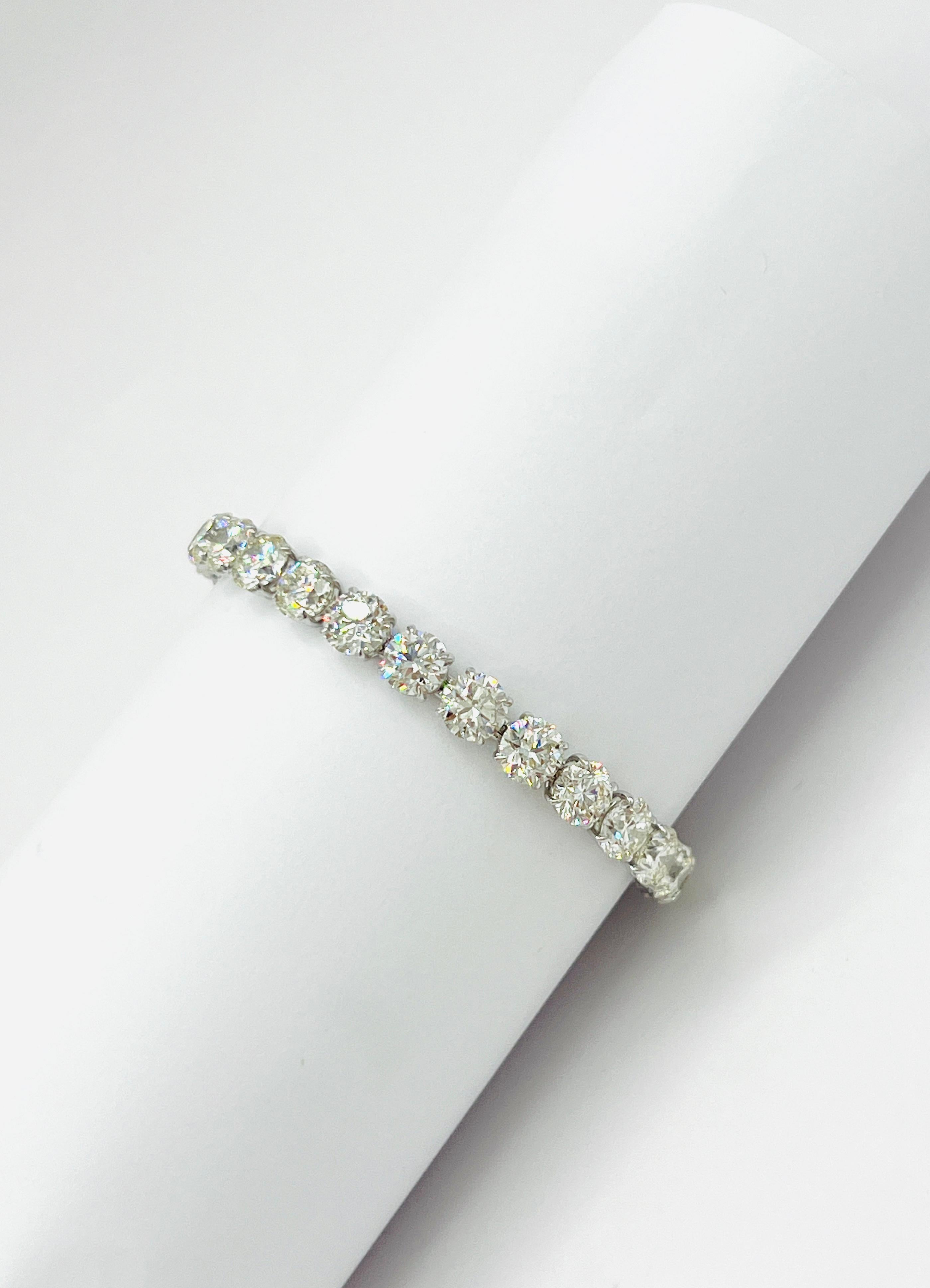Bracciale tennis con diamanti bianchi tondi GIA da 0,90 carati ciascuno in oro bianco 18 carati In condizioni Nuovo in vendita a Los Angeles, CA