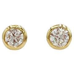 Pendientes de bisel redondo con diamante blanco GIA en oro amarillo de 18 quilates