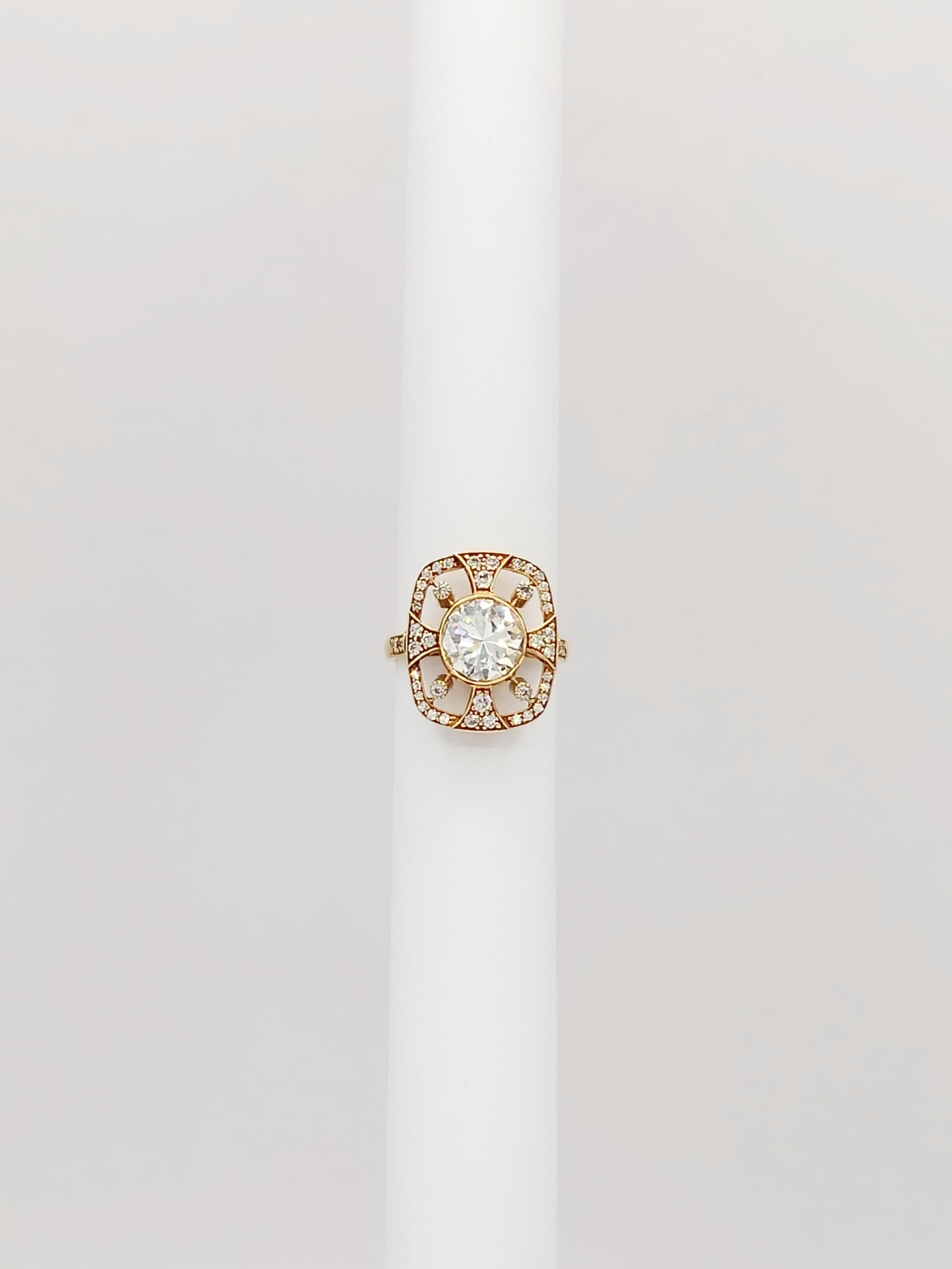 GIA White Diamond Round Design Ring in 18K Yellow Gold For Sale 1