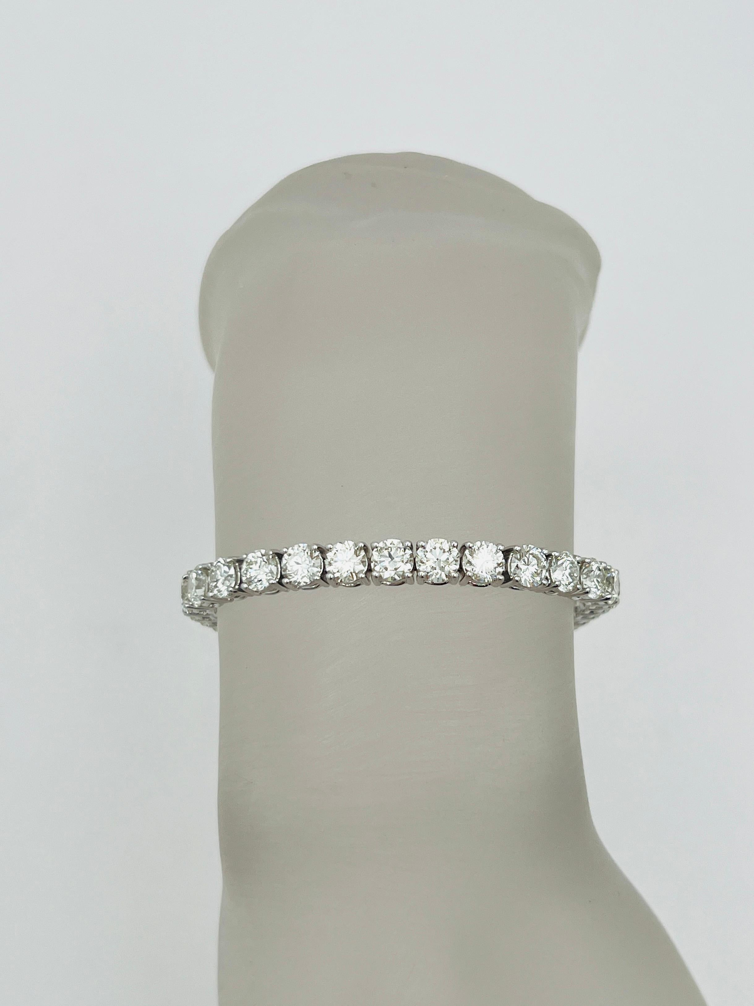 Gorgeous 17.41 ct. J VVS-VS white diamond rounds.  Total of 34 stones, each one is 0.50 ct.  Handmade in 18k white gold.  Length is 7
