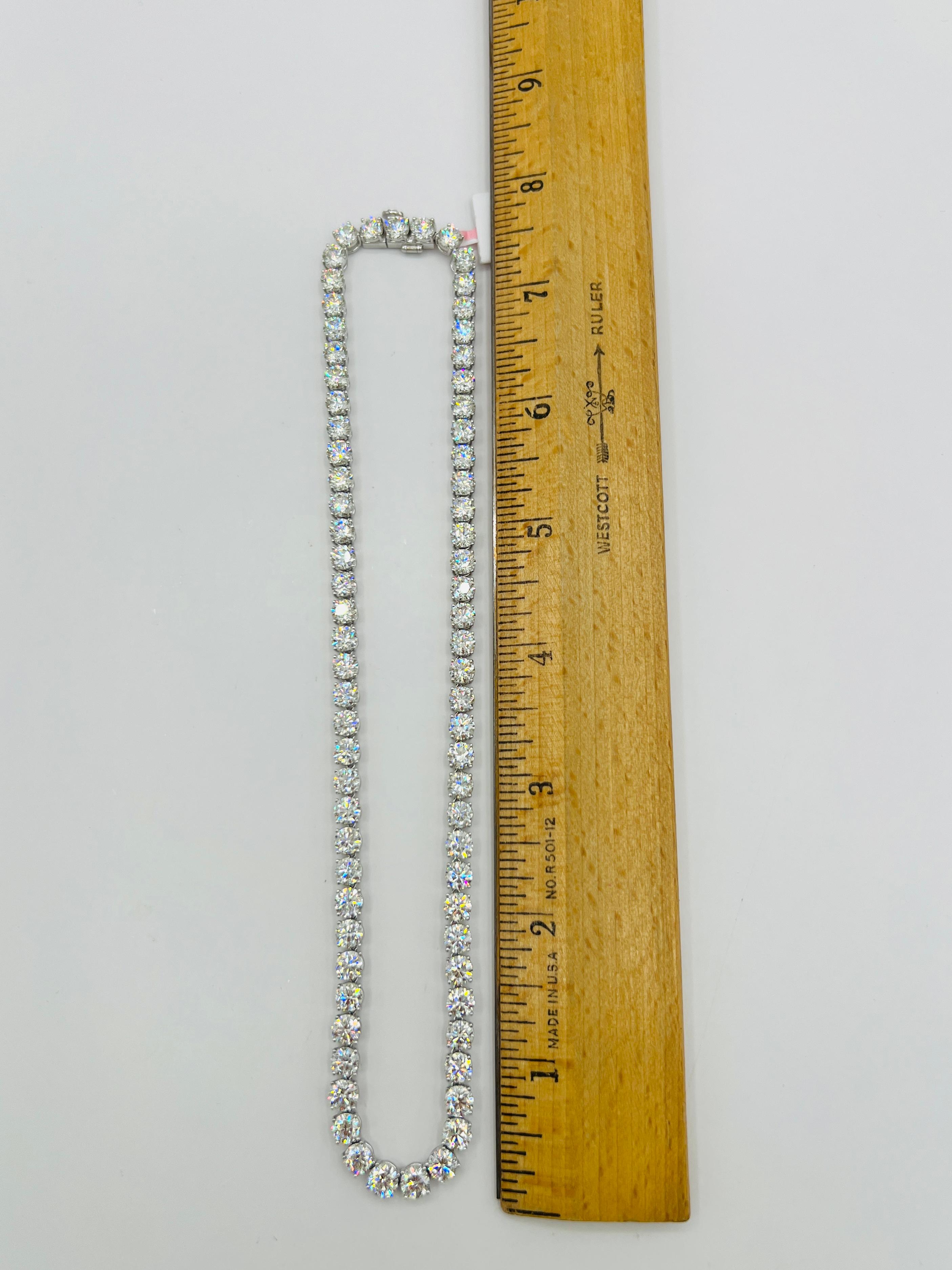 Collier de tennis en or blanc 18 carats et diamant blanc GIA rond d'un demi carat chacun en vente 3