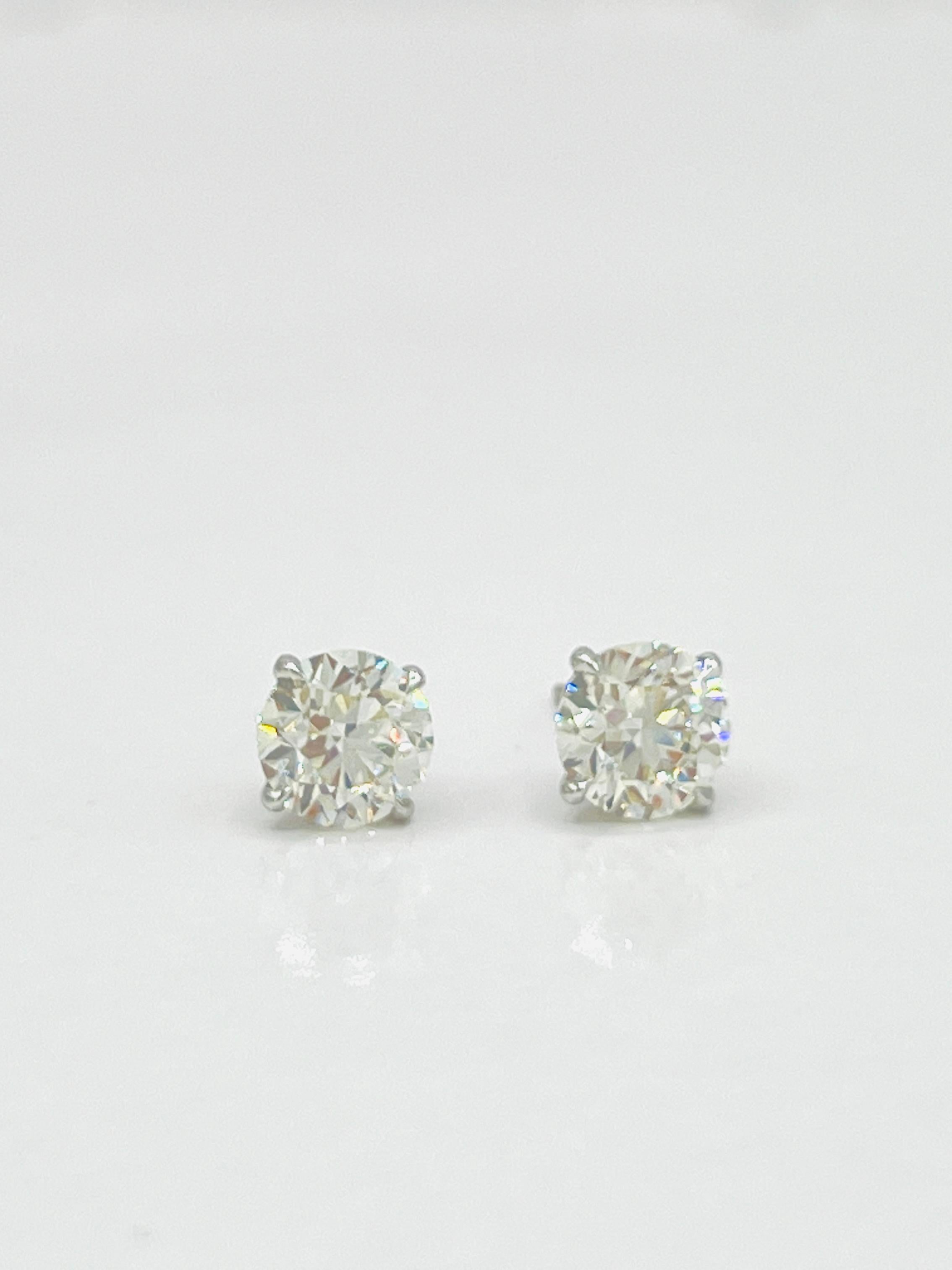 Women's or Men's GIA White Diamond Round Stud Earrings in 18K White Gold For Sale