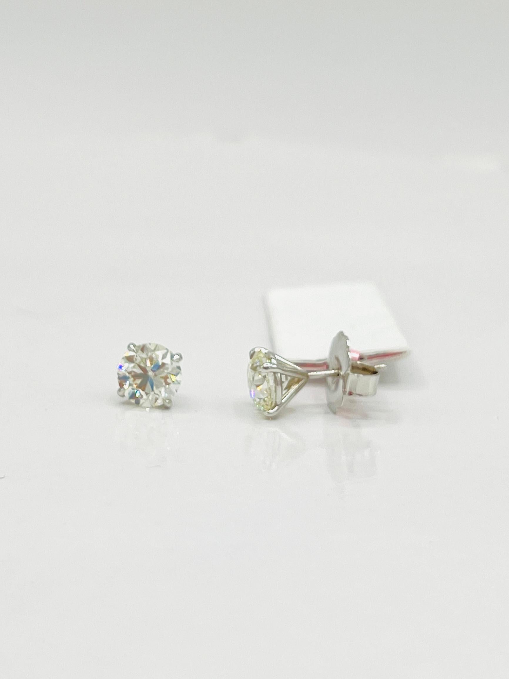 GIA White Diamond Round Stud Earrings in 18K White Gold For Sale 1