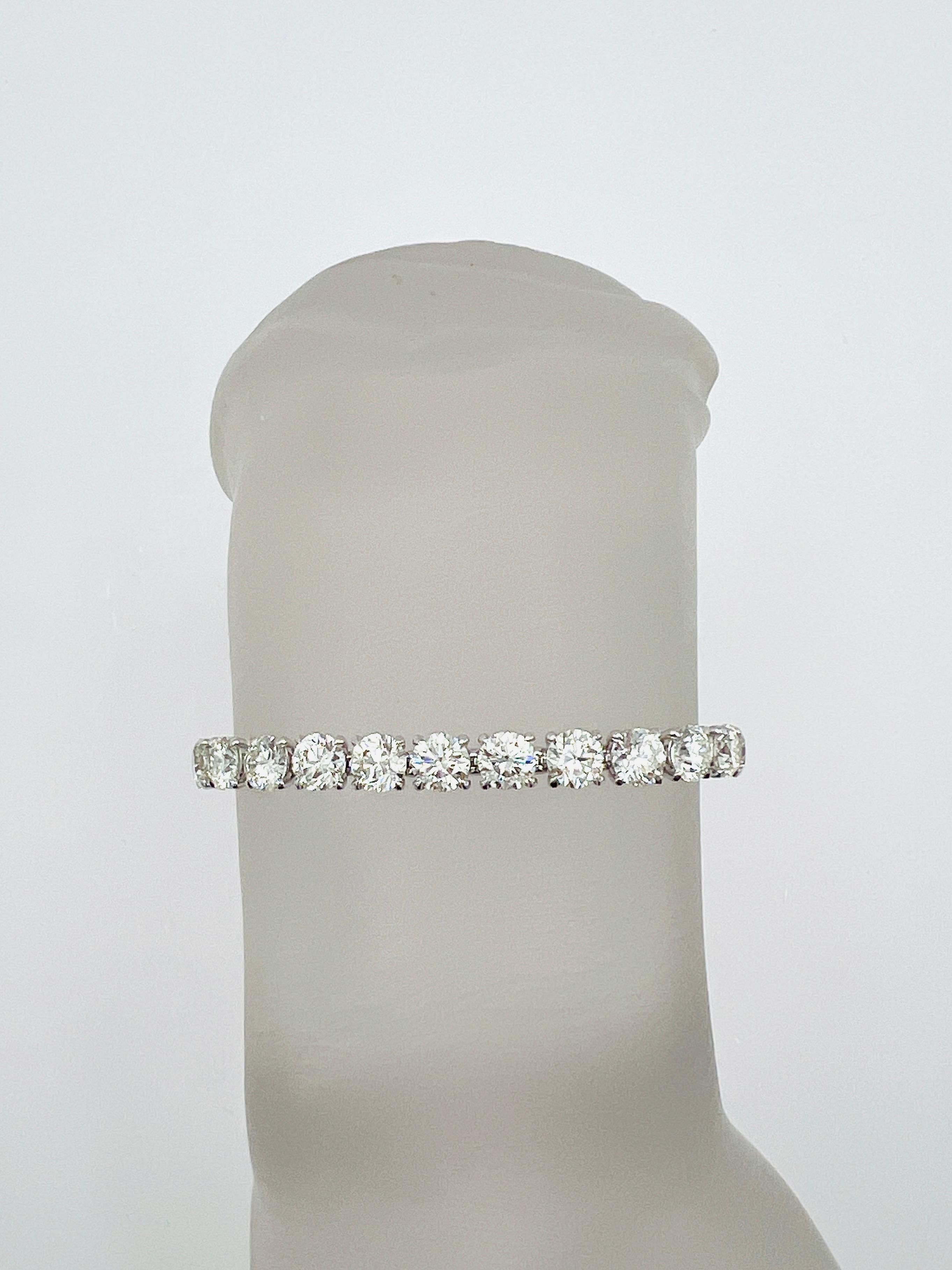 Taglio rotondo Bracciale tennis con diamanti bianchi rotondi GIA in oro bianco 18 carati in vendita