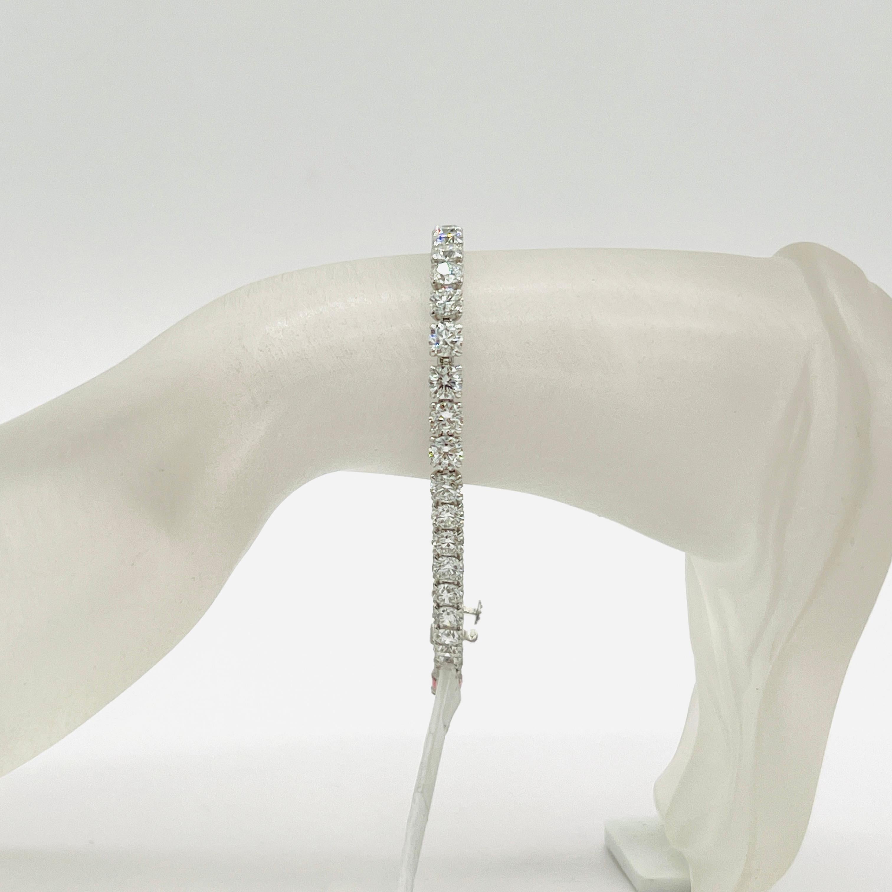 Taglio rotondo Bracciale tennis con diamanti bianchi rotondi GIA in oro bianco 18 carati in vendita