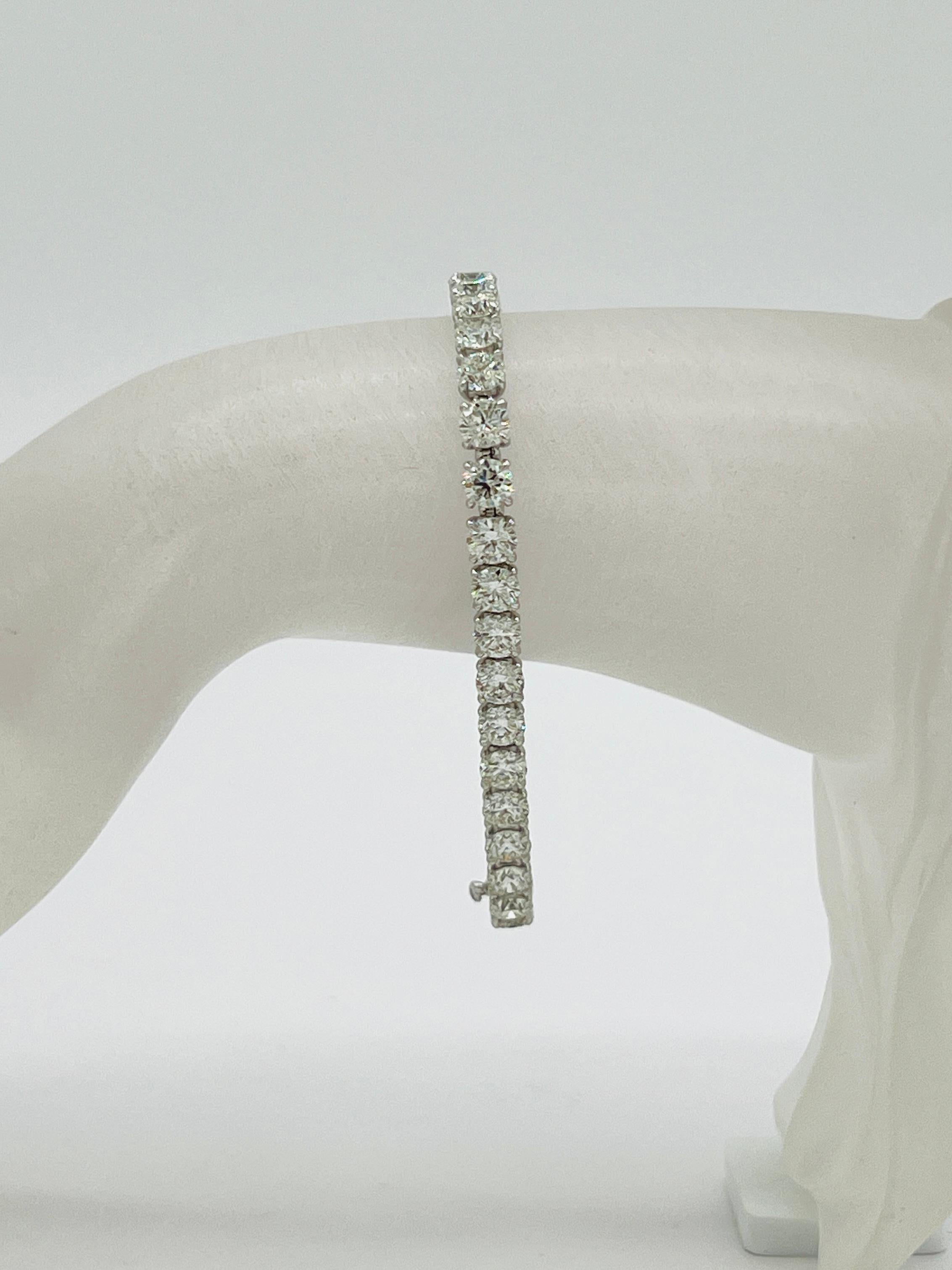 GIA White Diamond Round Tennis Bracelet in 18K White Gold In New Condition In Los Angeles, CA