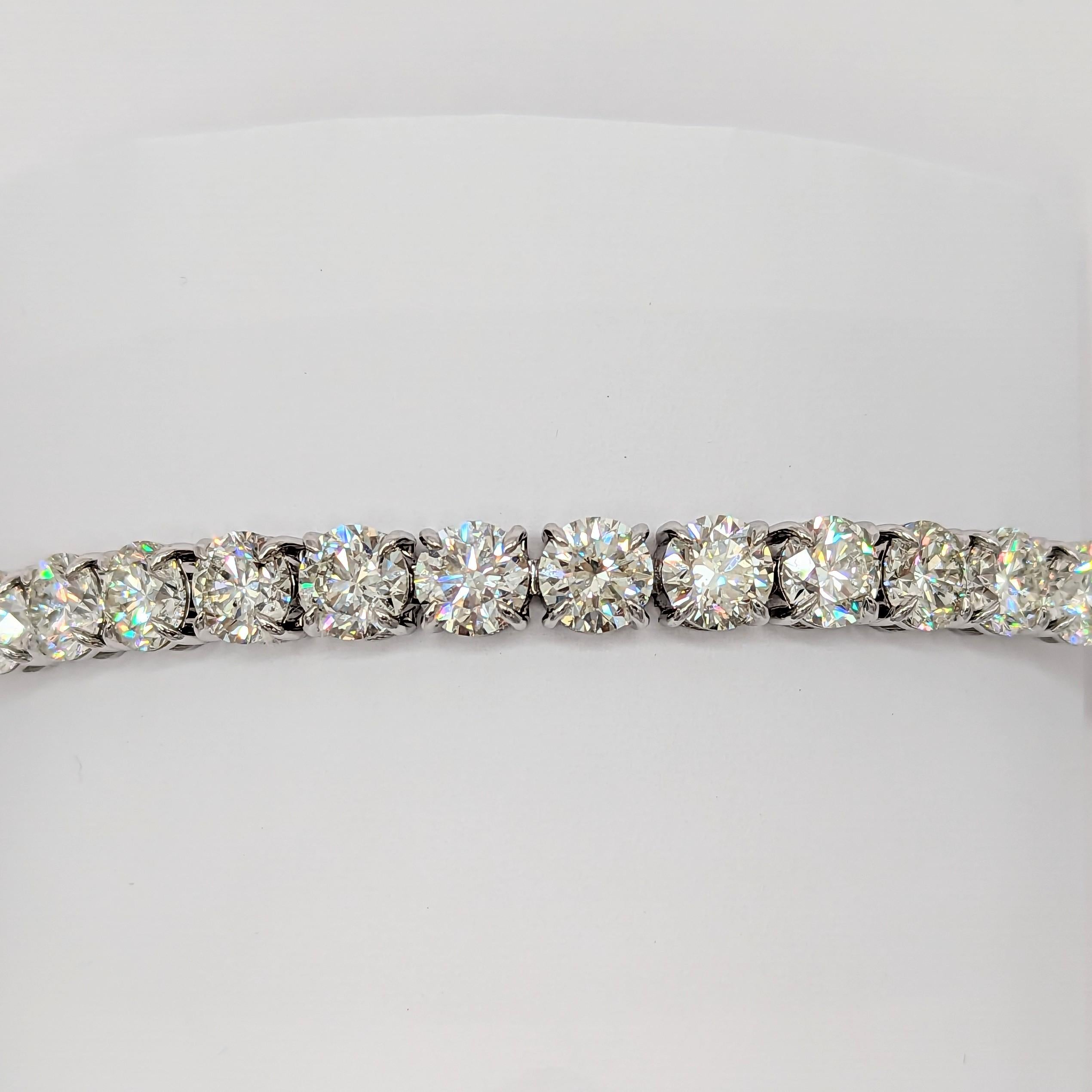 GIA White Diamond Round Tennis Bracelet in 18K White Gold For Sale 1