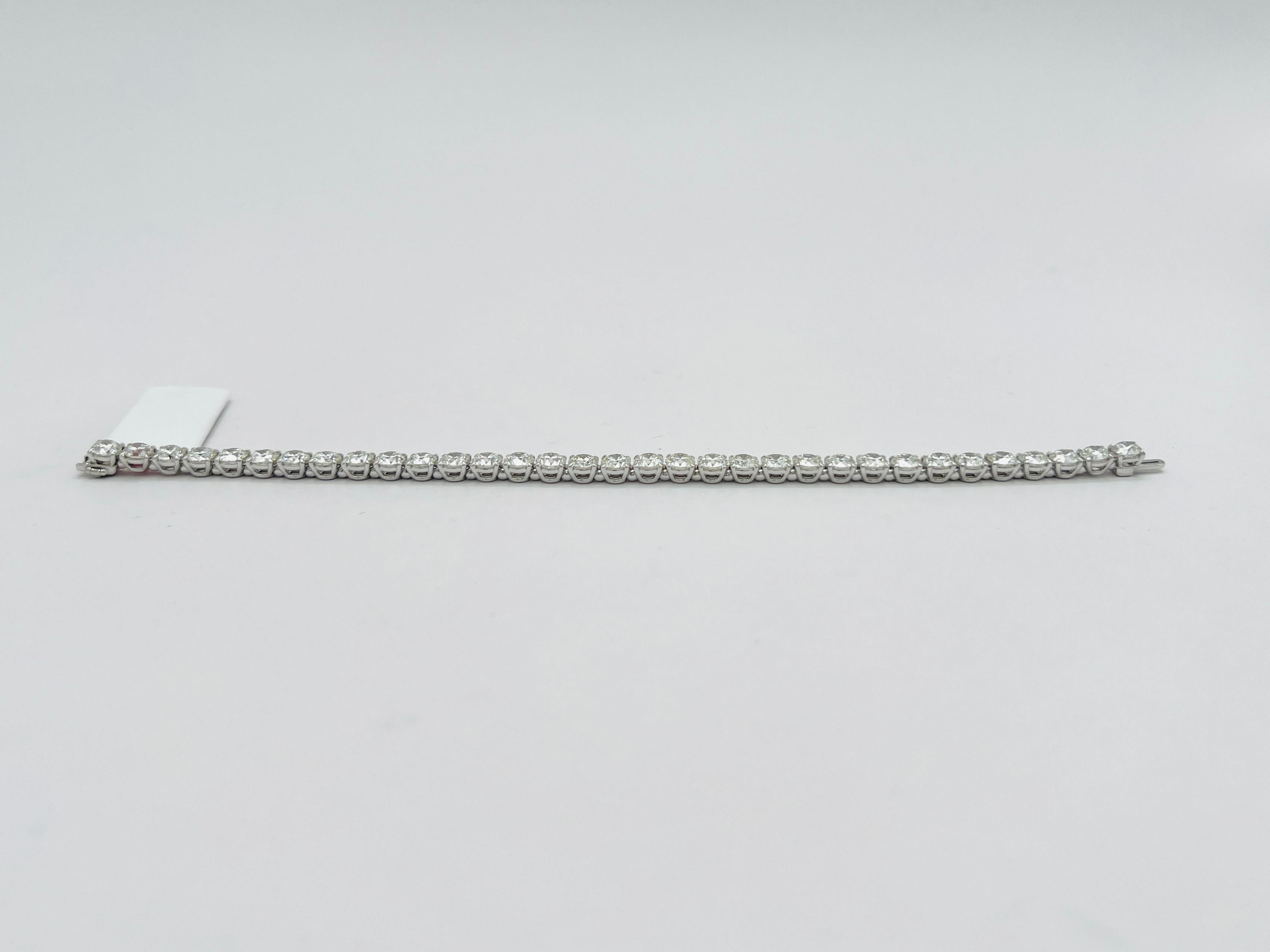 Bracciale tennis con diamanti bianchi rotondi GIA in oro bianco 18 carati in vendita 1