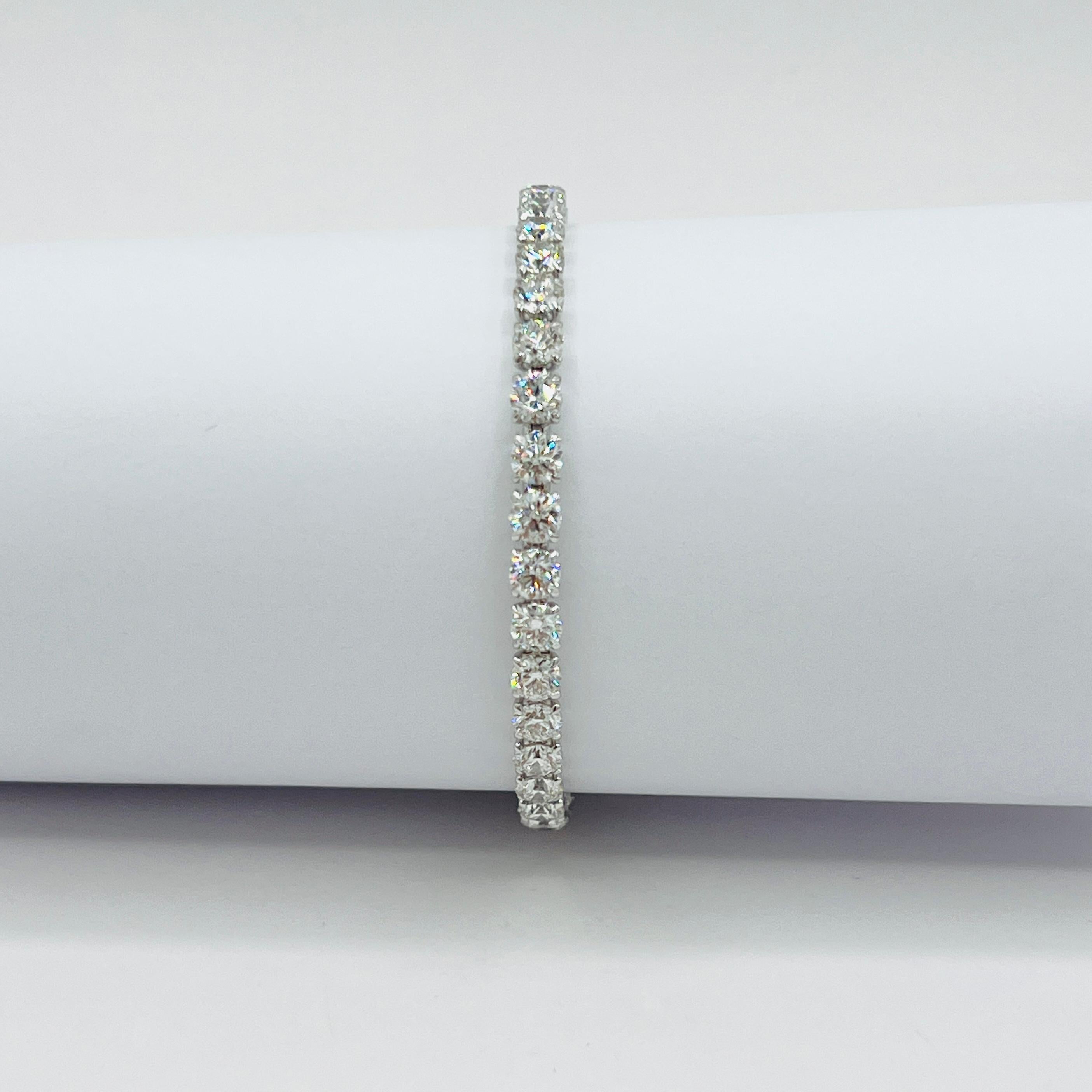 Bracciale tennis con diamanti bianchi rotondi GIA in oro bianco 18 carati in vendita 1