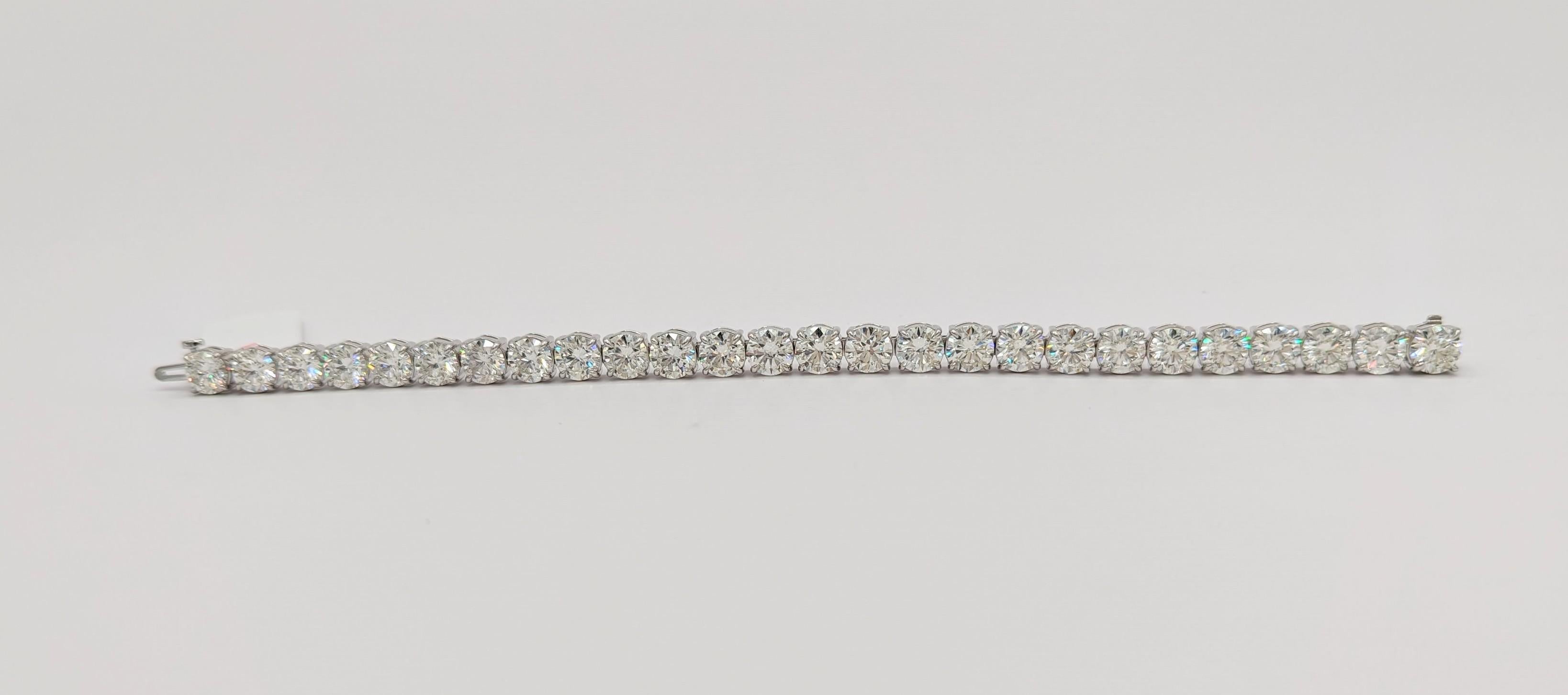 Women's or Men's GIA White Diamond Round Tennis Bracelet in Platinum For Sale