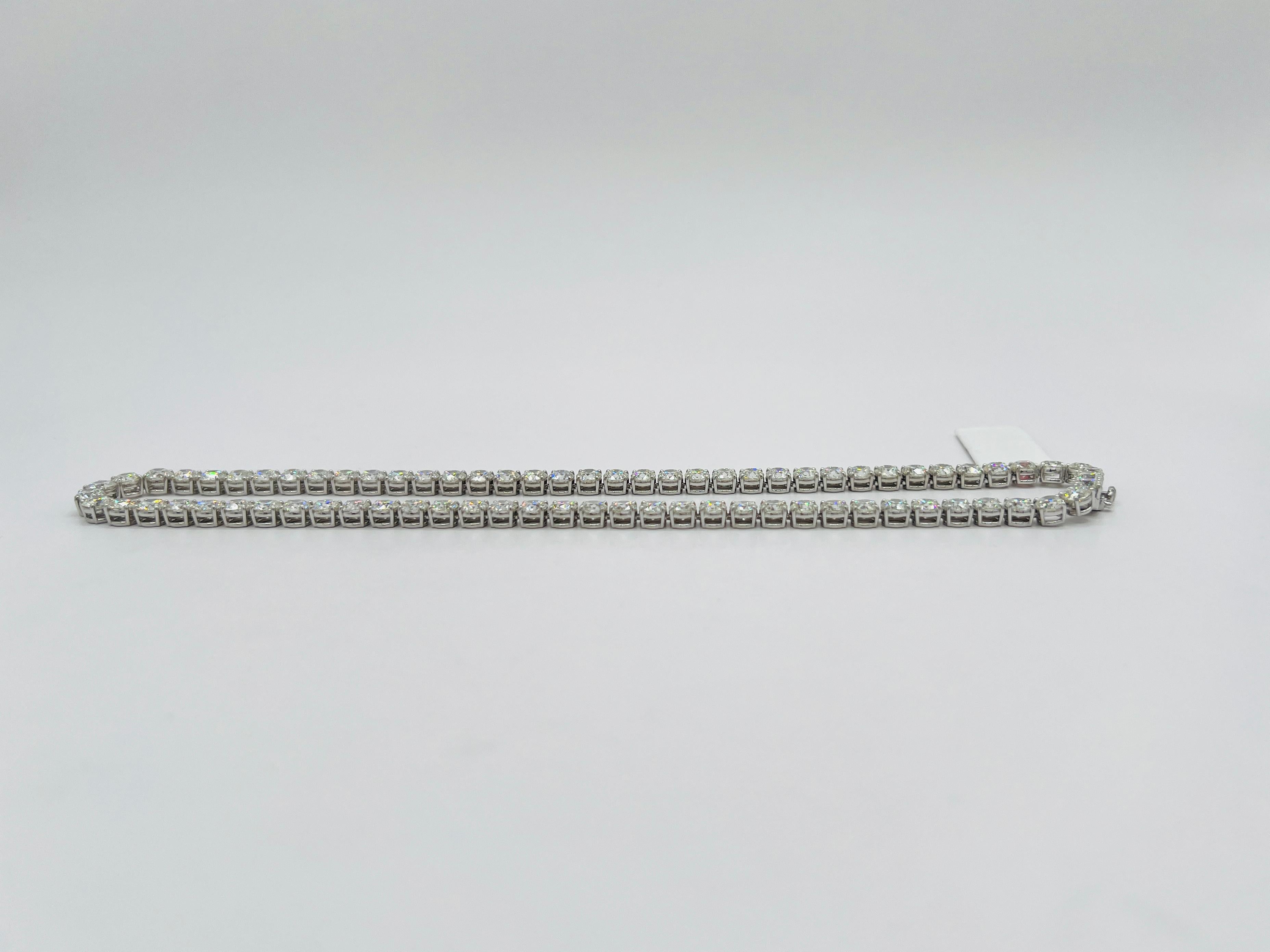 Women's or Men's GIA White Diamond Round Tennis Necklace in 18K White Gold For Sale