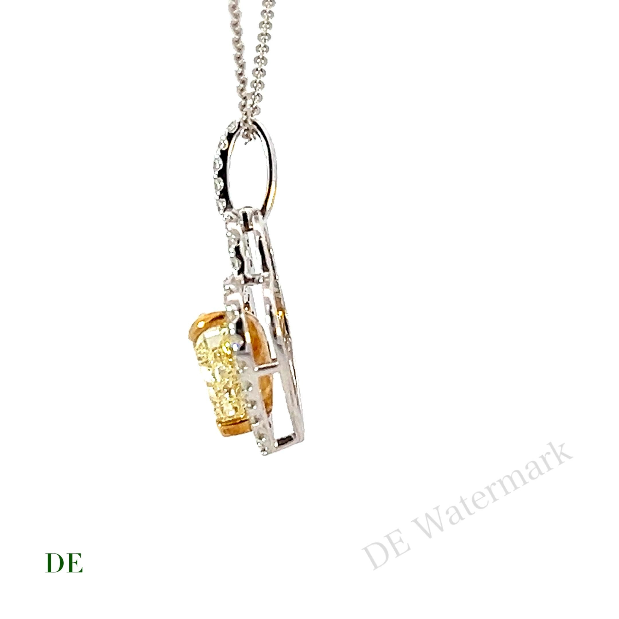 Or 18k GIA 2.01 Carat Heart Diamond Love Locket Statement Pendentif W/ Necklace  Unisexe en vente