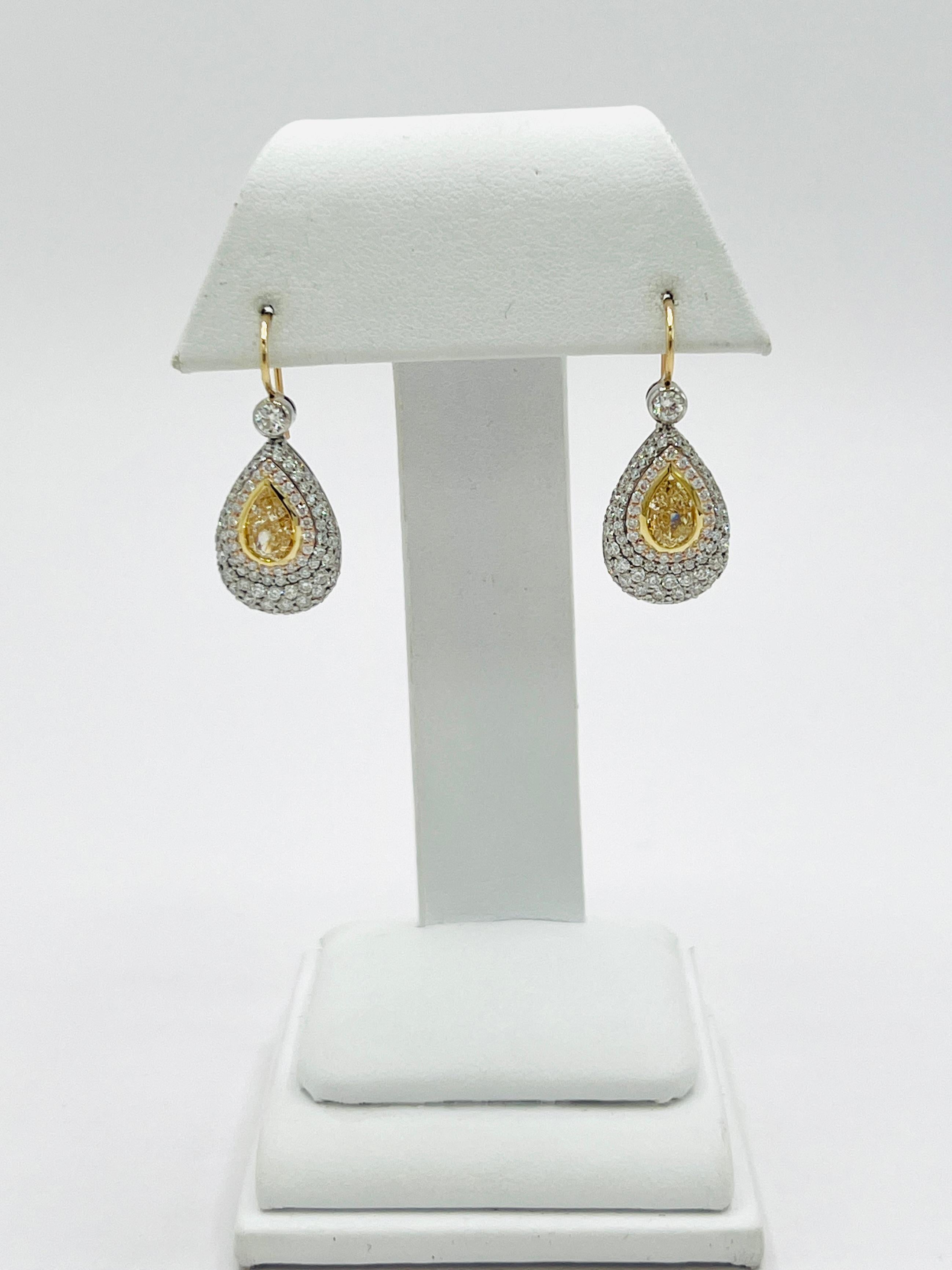 GIA Yellow and White Diamond Dangle Earrings in 14K 2 Tone Gold In New Condition For Sale In Los Angeles, CA