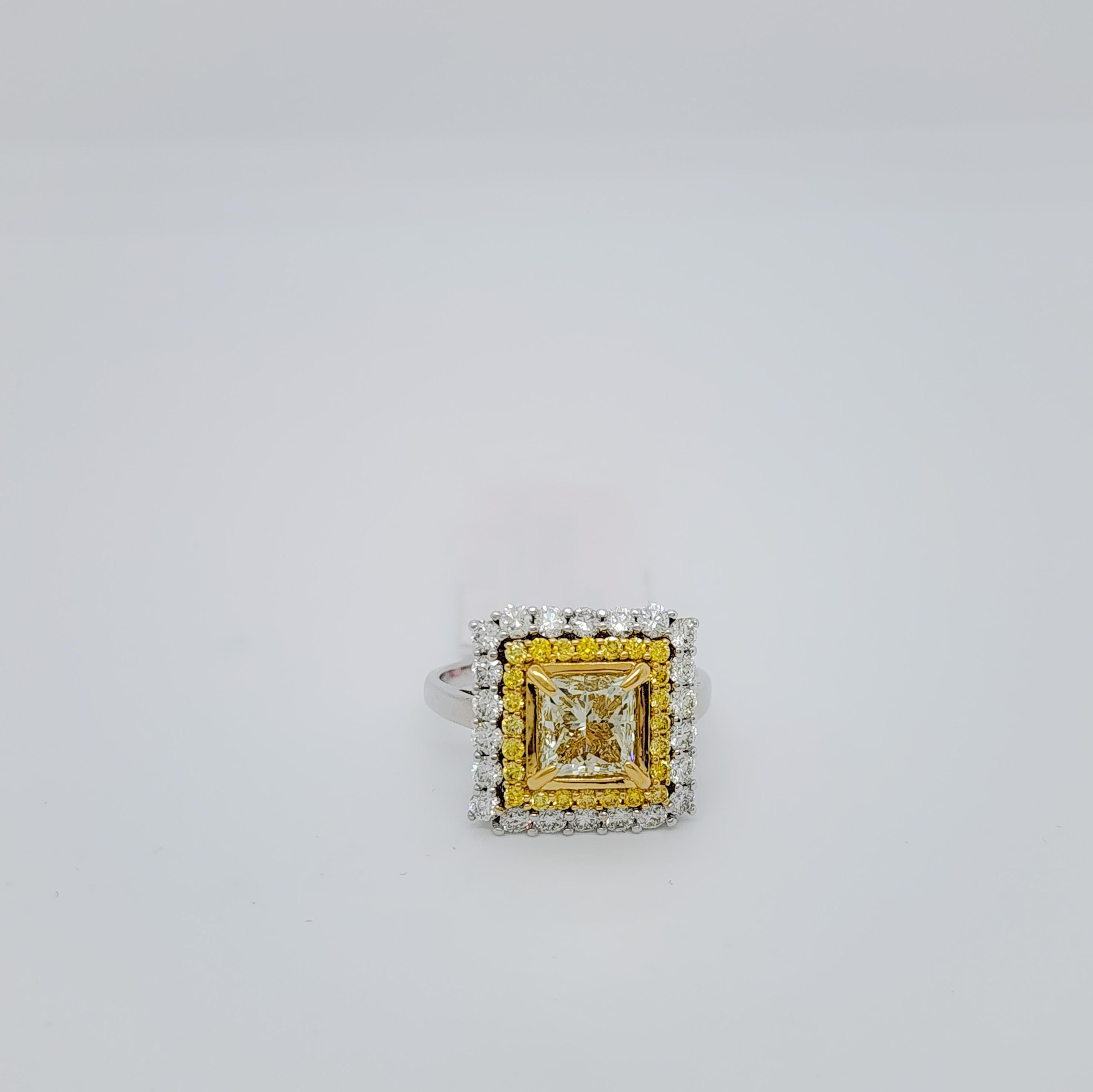 Women's or Men's GIA Yellow and White Diamond Ring in 18k For Sale