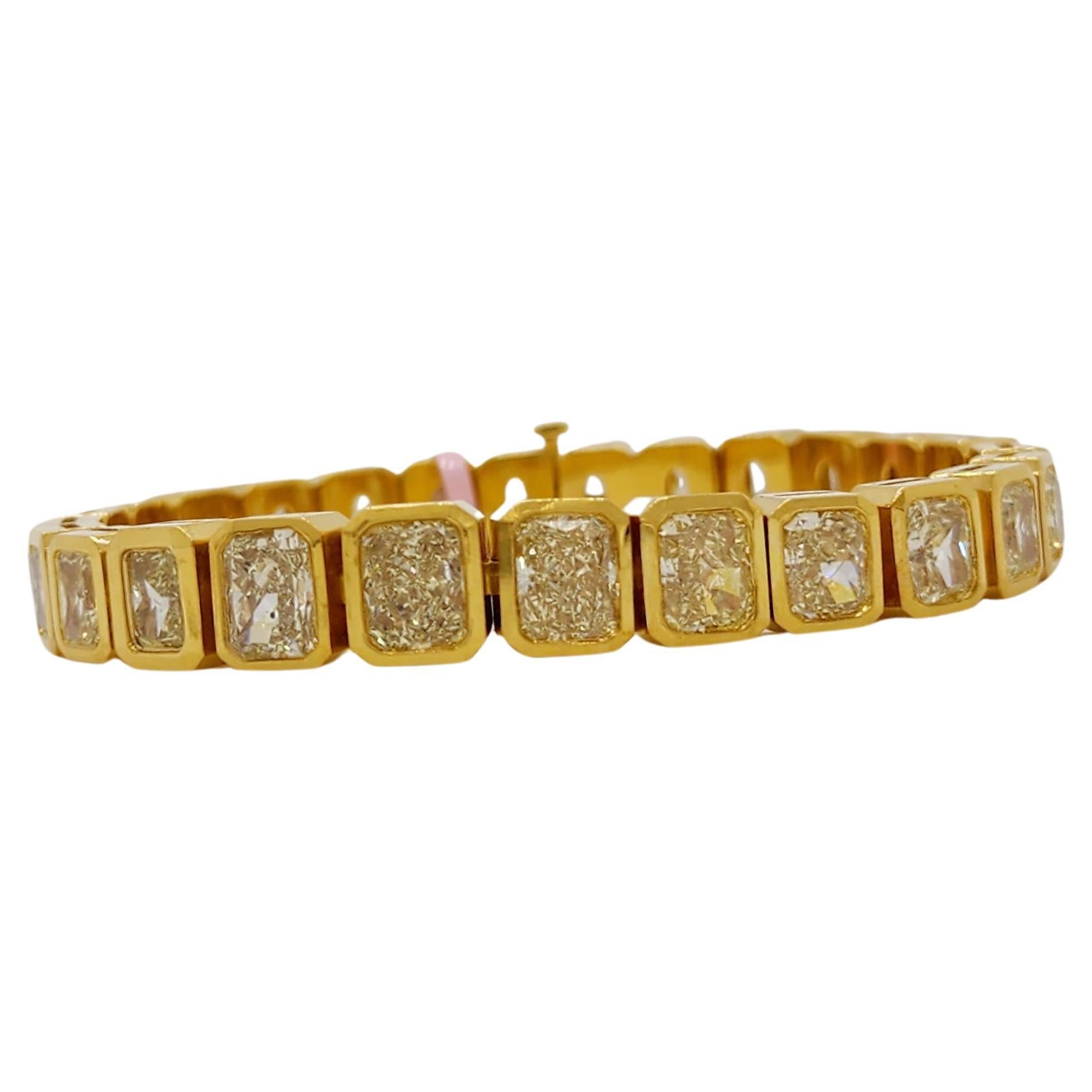 Ninety 18-karat Yellow Gold Bracelet with Diamonds main image 1
