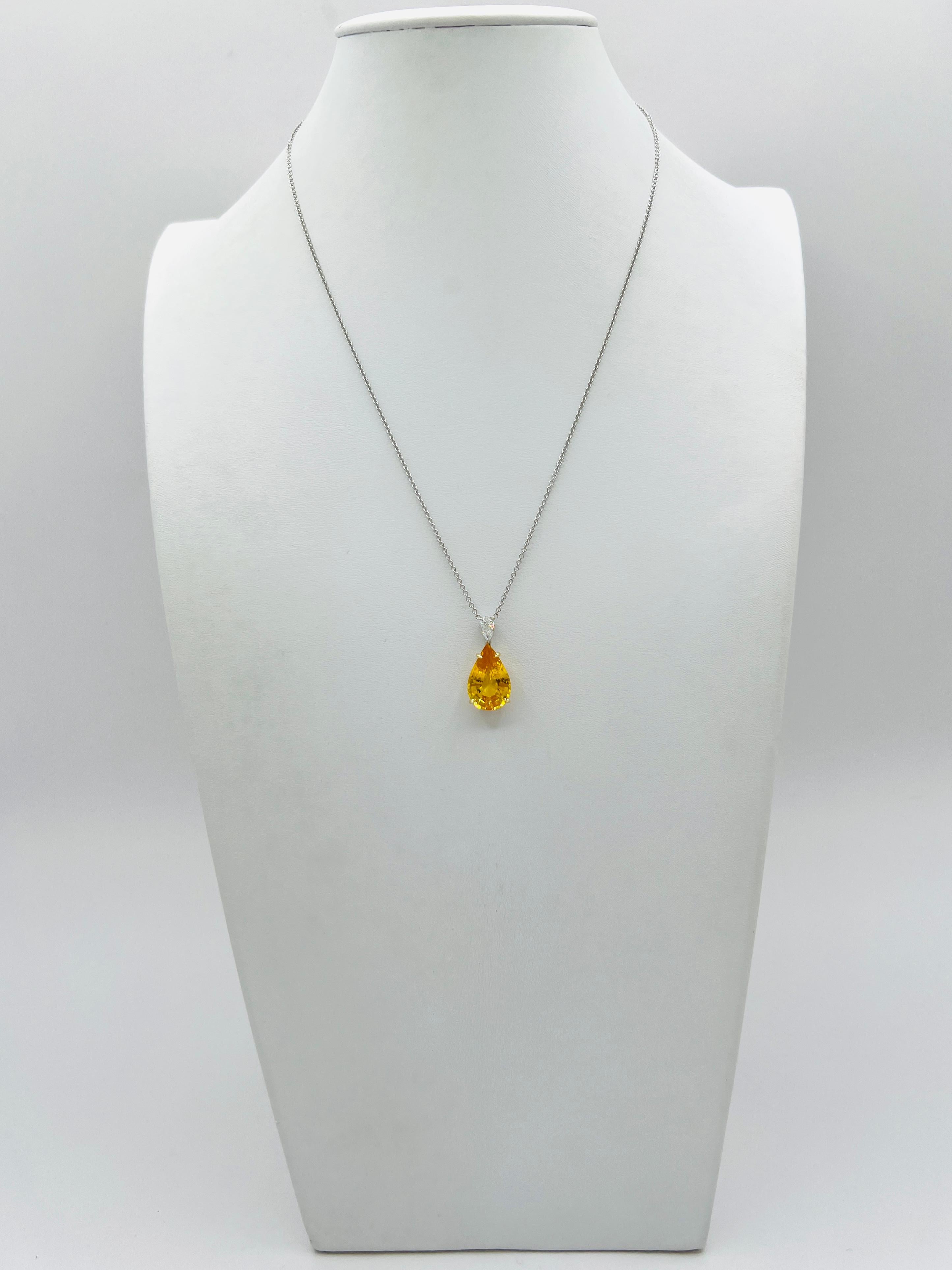 da uomo o donna Collana con zaffiro giallo a pera e diamante bianco GIA in oro 18 carati a due toni in vendita