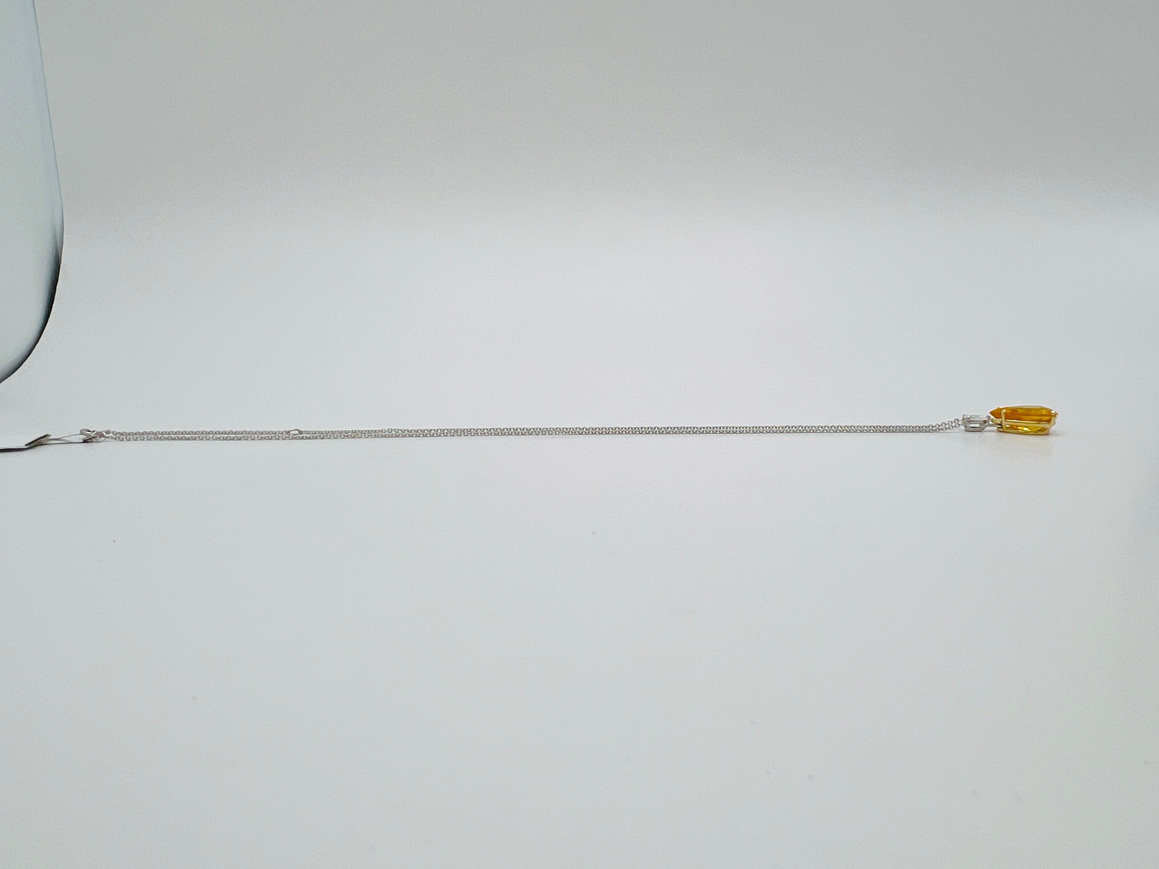 Collana con zaffiro giallo a pera e diamante bianco GIA in oro 18 carati a due toni in vendita 2