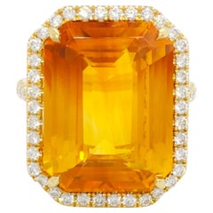 Bague cocktail en 18 carats, saphir orange jauneâtre et diamant blanc certifié GIA