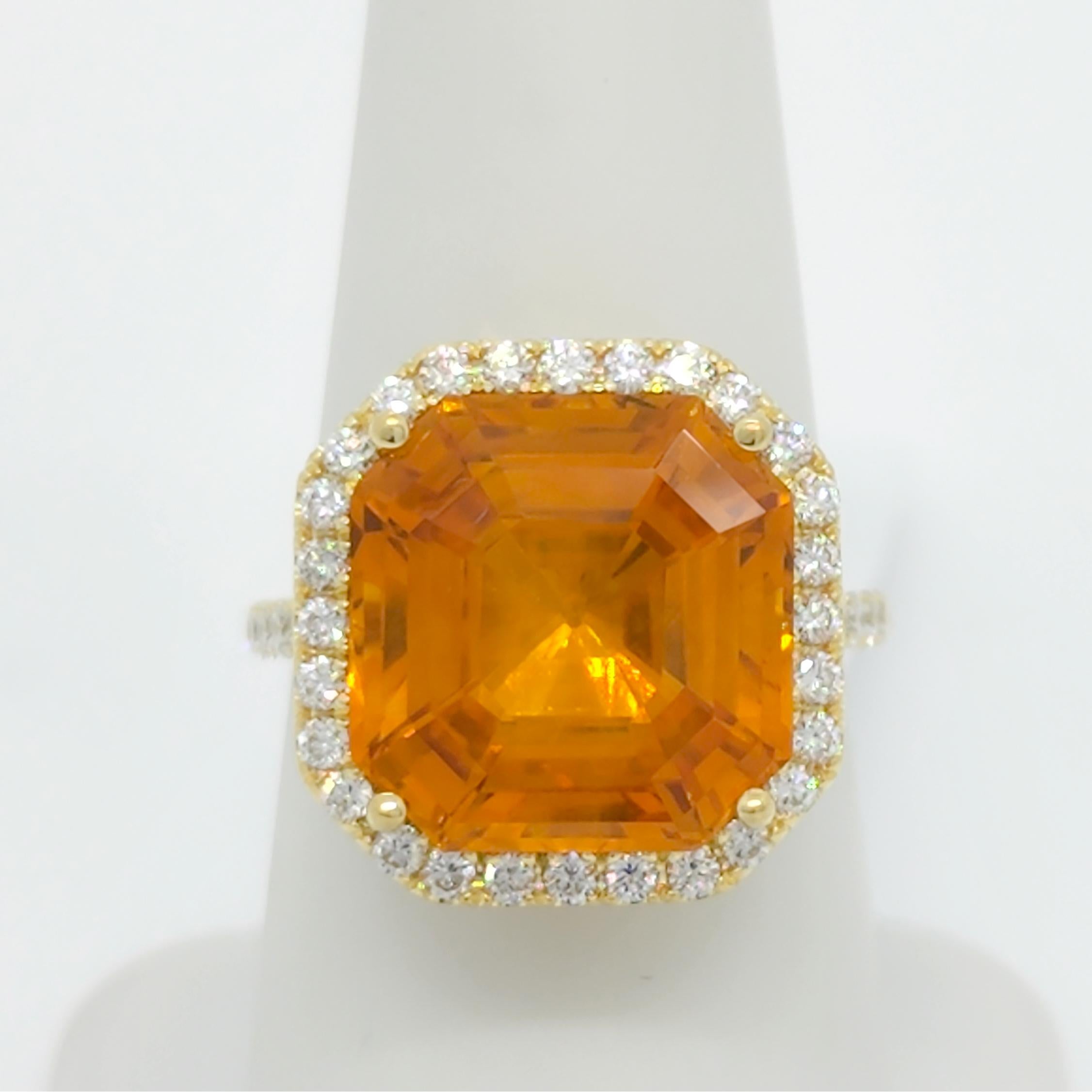 GIA Yellowish Orange Sapphire and White Diamond Cocktail Ring in 18k Yellow Gold In New Condition For Sale In Los Angeles, CA