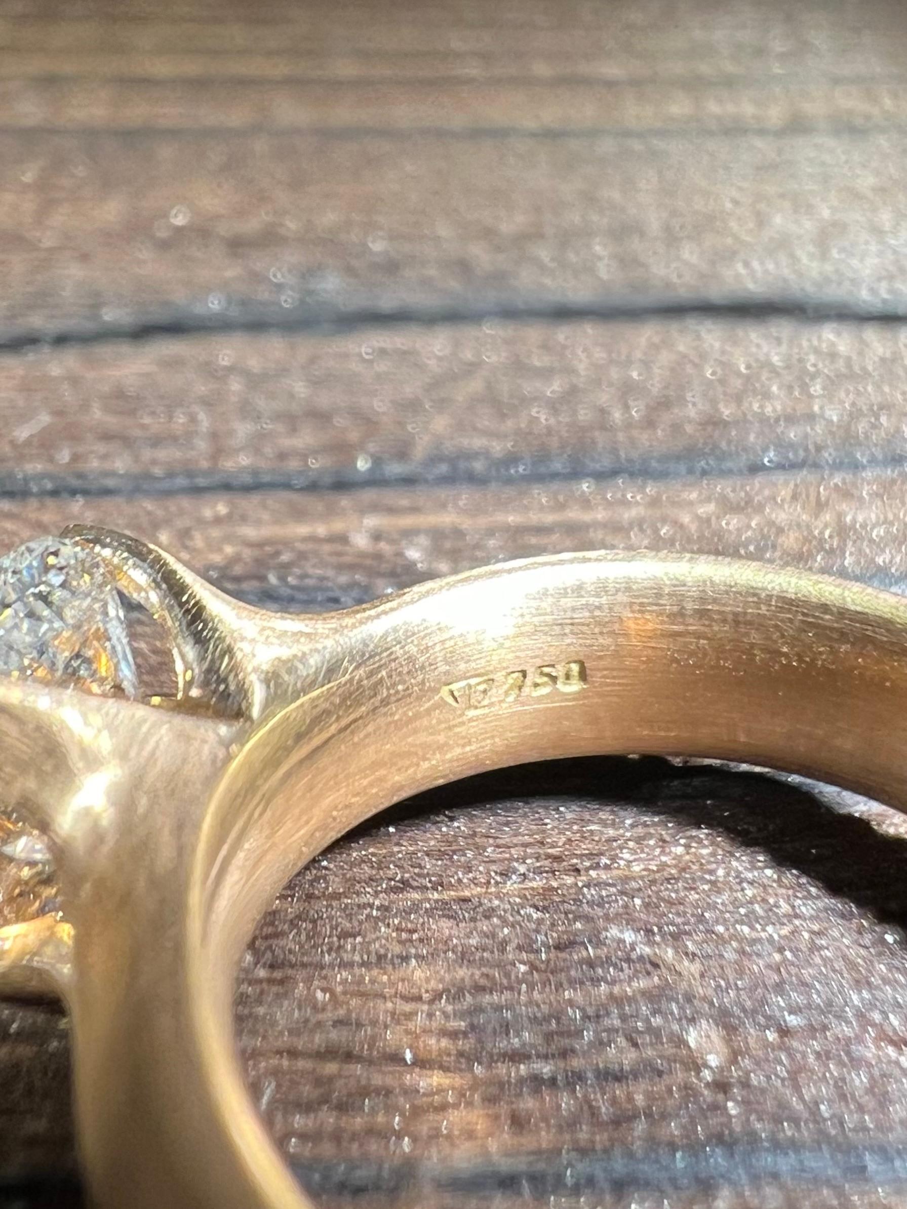Oval Cut GIA Zertifizierter 1.50 Carat Diamant Verlobungsring For Sale