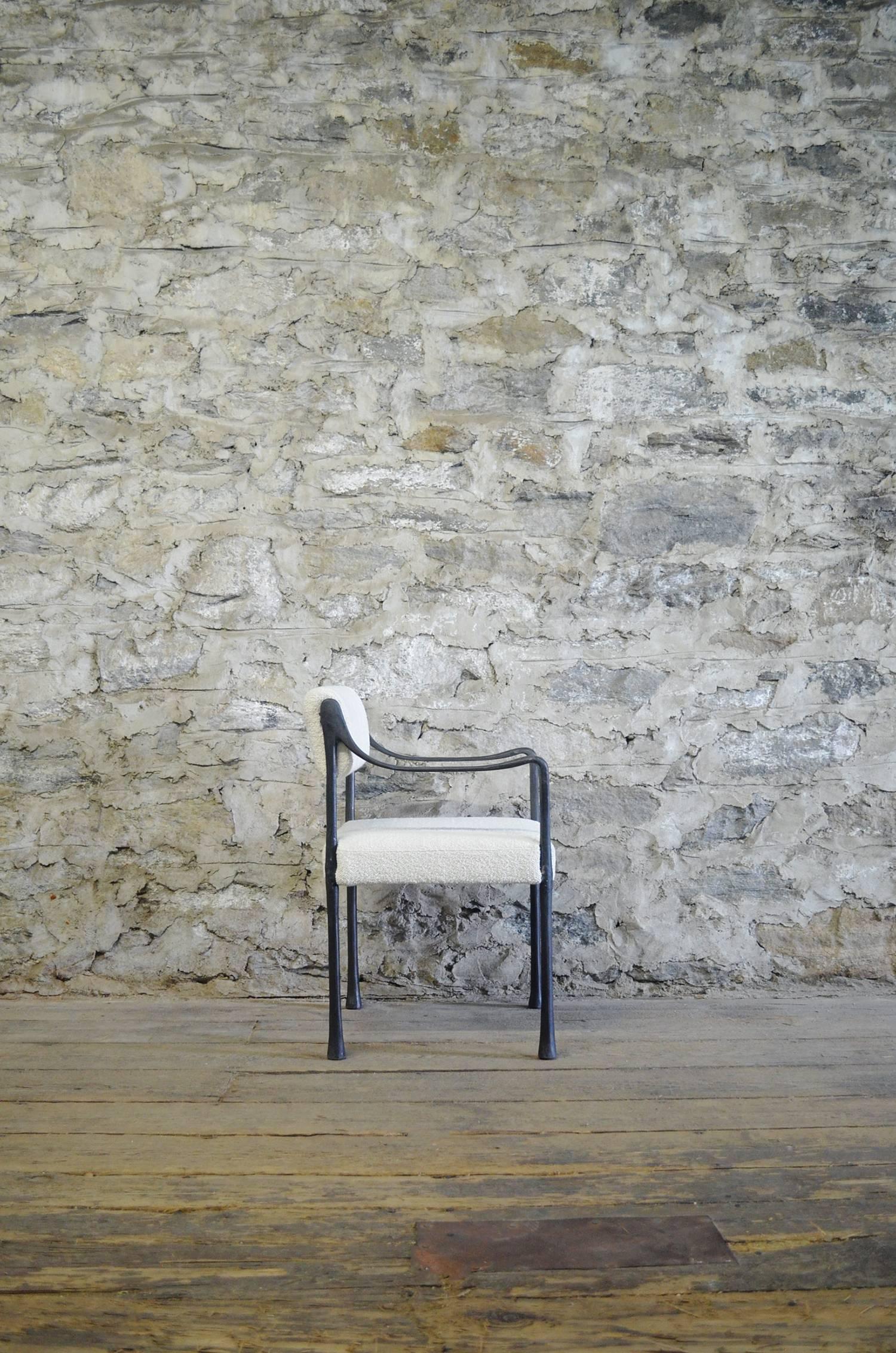 Patiné Giac Side/Dining Chair with Aluminum Hand-Patinated Frame Contemporary Seating (Chaise d'appoint/salle à manger avec structure en aluminium patinée à la main) en vente