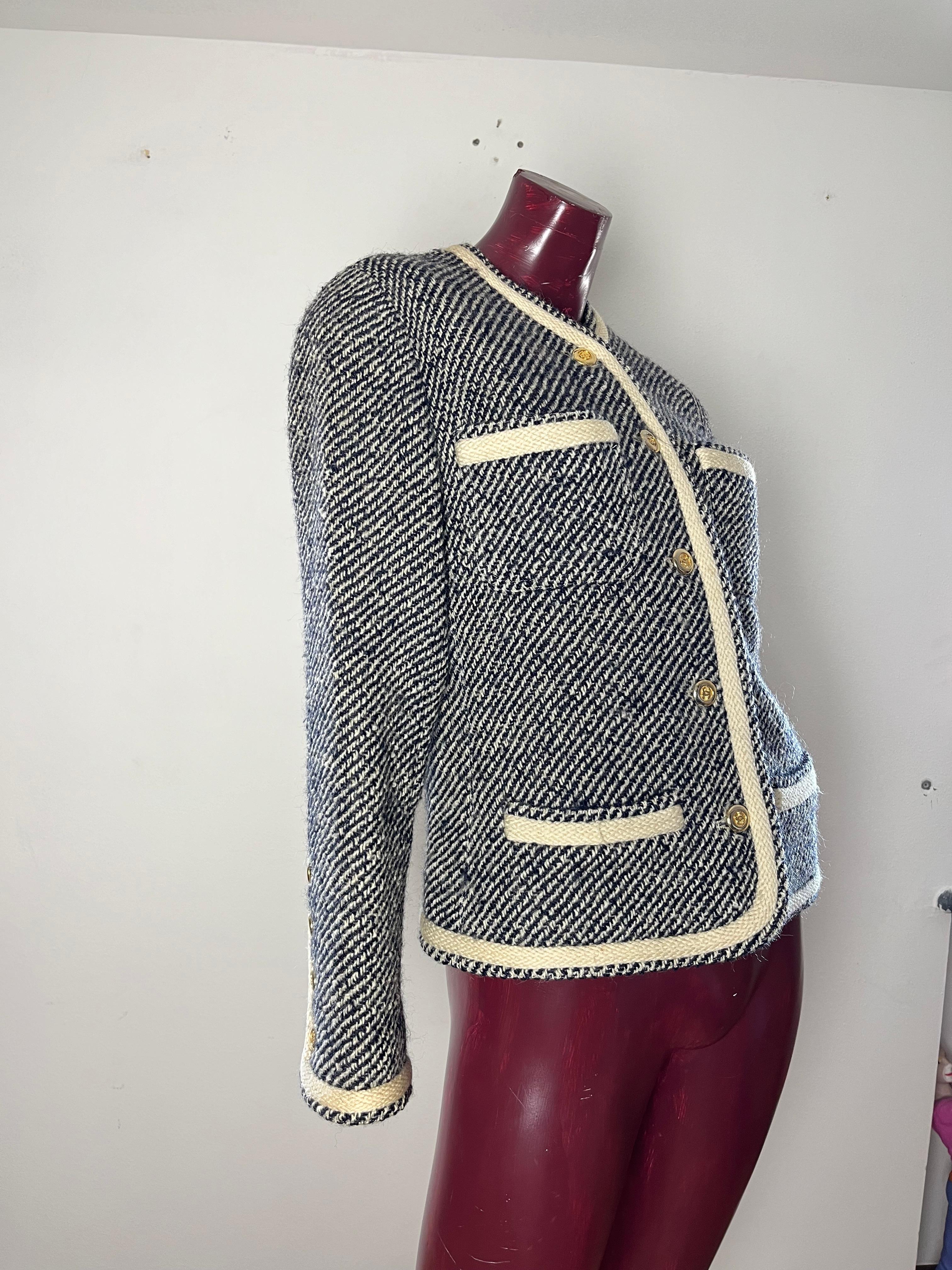 Chanel classic black/cream tweed jacket For Sale 4