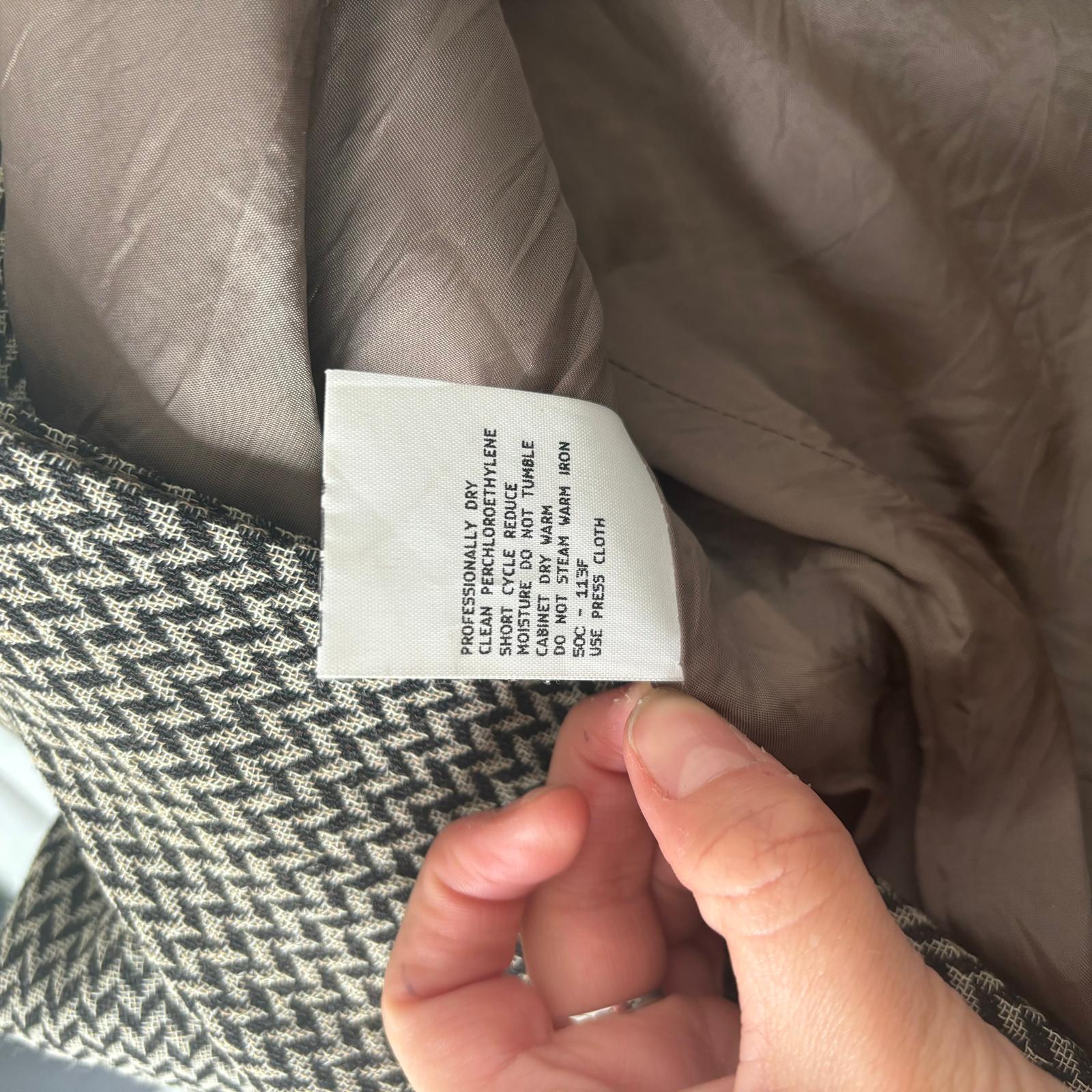 Giorgio Armani jacket with belt like new For Sale 4
