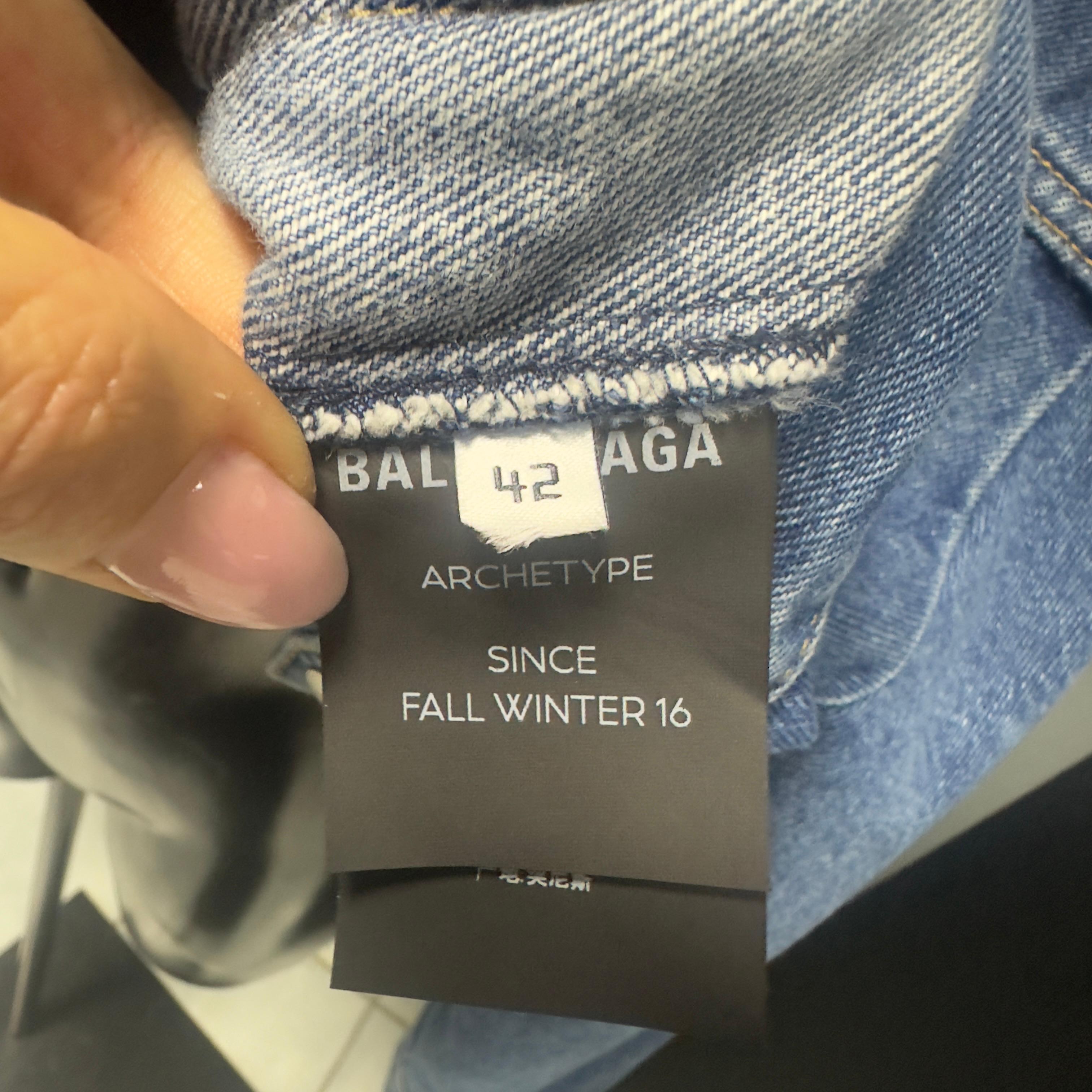 Giacca in denim Balenciaga pari al nuovo in vendita 8