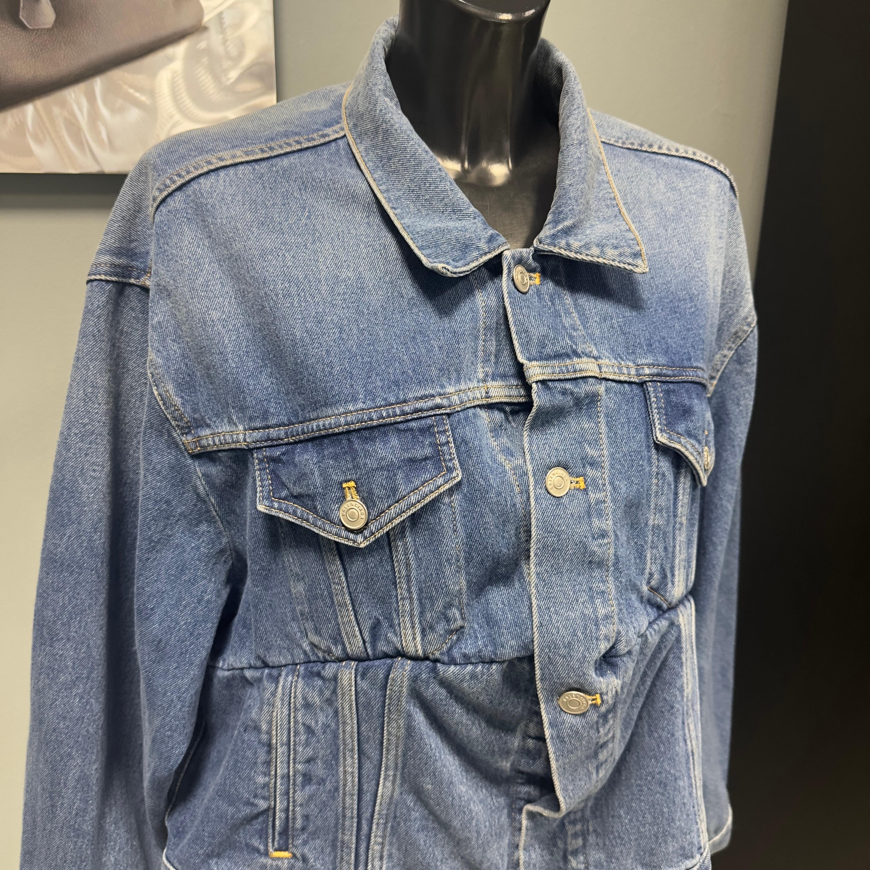 Giacca in denim Balenciaga pari al nuovo In condizioni ottime in vendita a Basaluzzo, IT