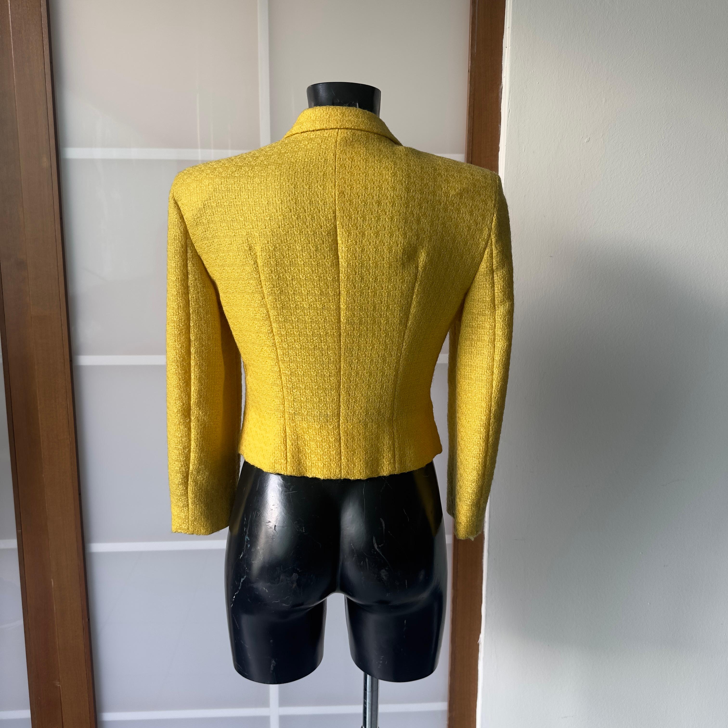 Yellow Giacca Moschino Cheap and Chic in lana gialla con bottoni yin-yang, anni '90 in vendita