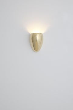 "Giaco" Applique dorée contemporaine en laiton coulé par Estudio Orth