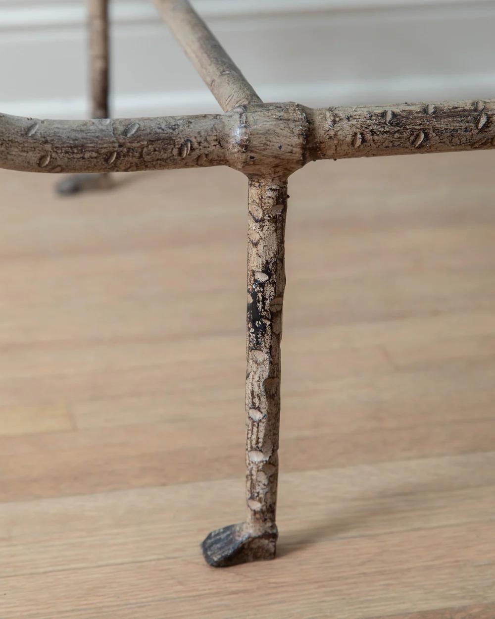 Mesa baja Giacometti de bronce y hierro Etrucsan de Paul Ferrante Estadounidense en venta