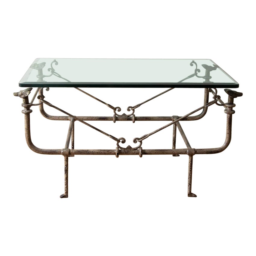 Mesa baja Giacometti de bronce y hierro Etrucsan de Paul Ferrante en venta