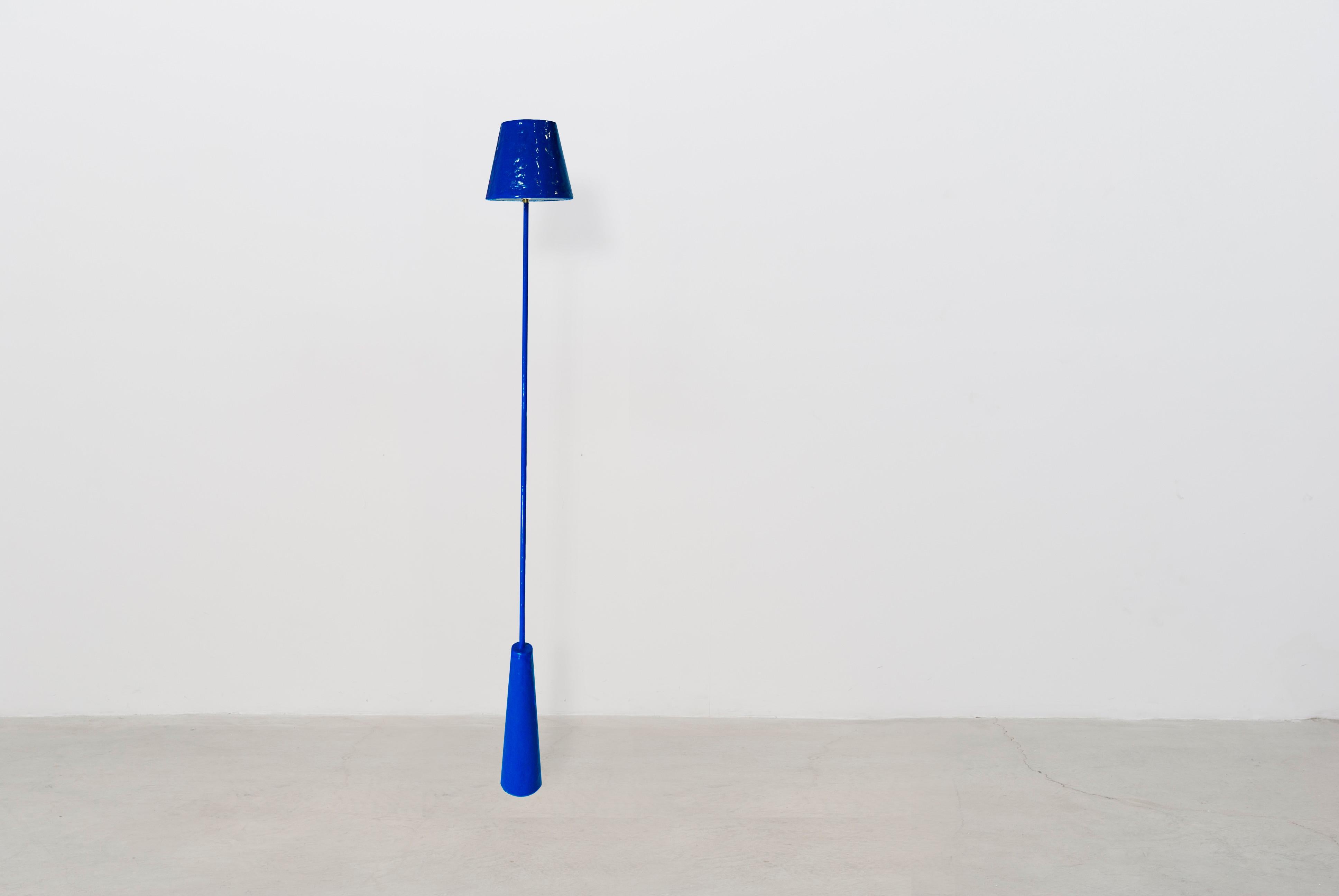 This Giacometti floor lamp by Bailey Fontaine is inspired by the works of Alberto Giacometti. The lamp is sculpted from unconventional materials like paper clay and silicone, which display a rich texture on a biomorphic surface. This minimalistic