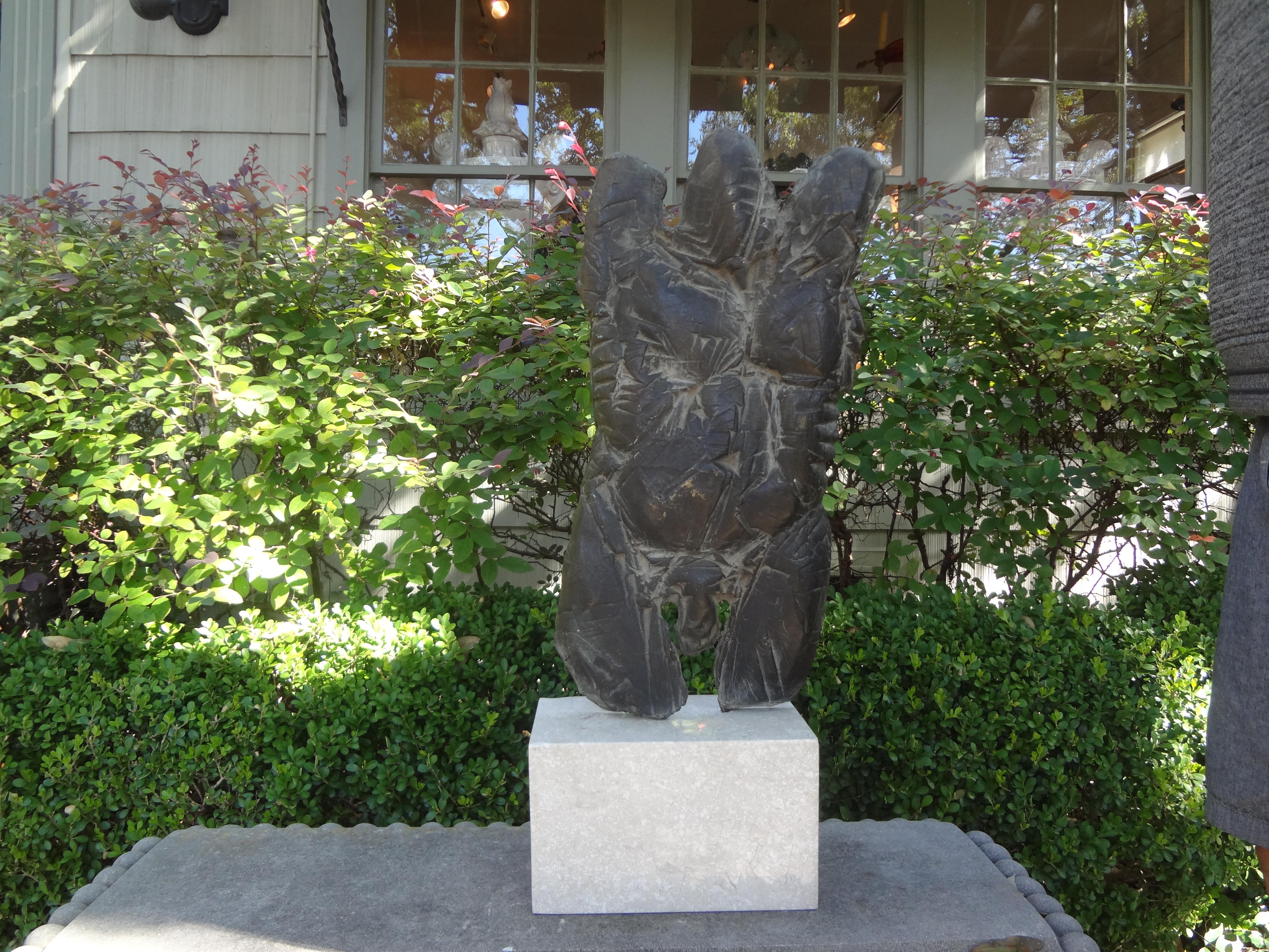 Torso maschile astratto di ispirazione Brancusiana Scultura in bronzo su base di marmo in vendita 1