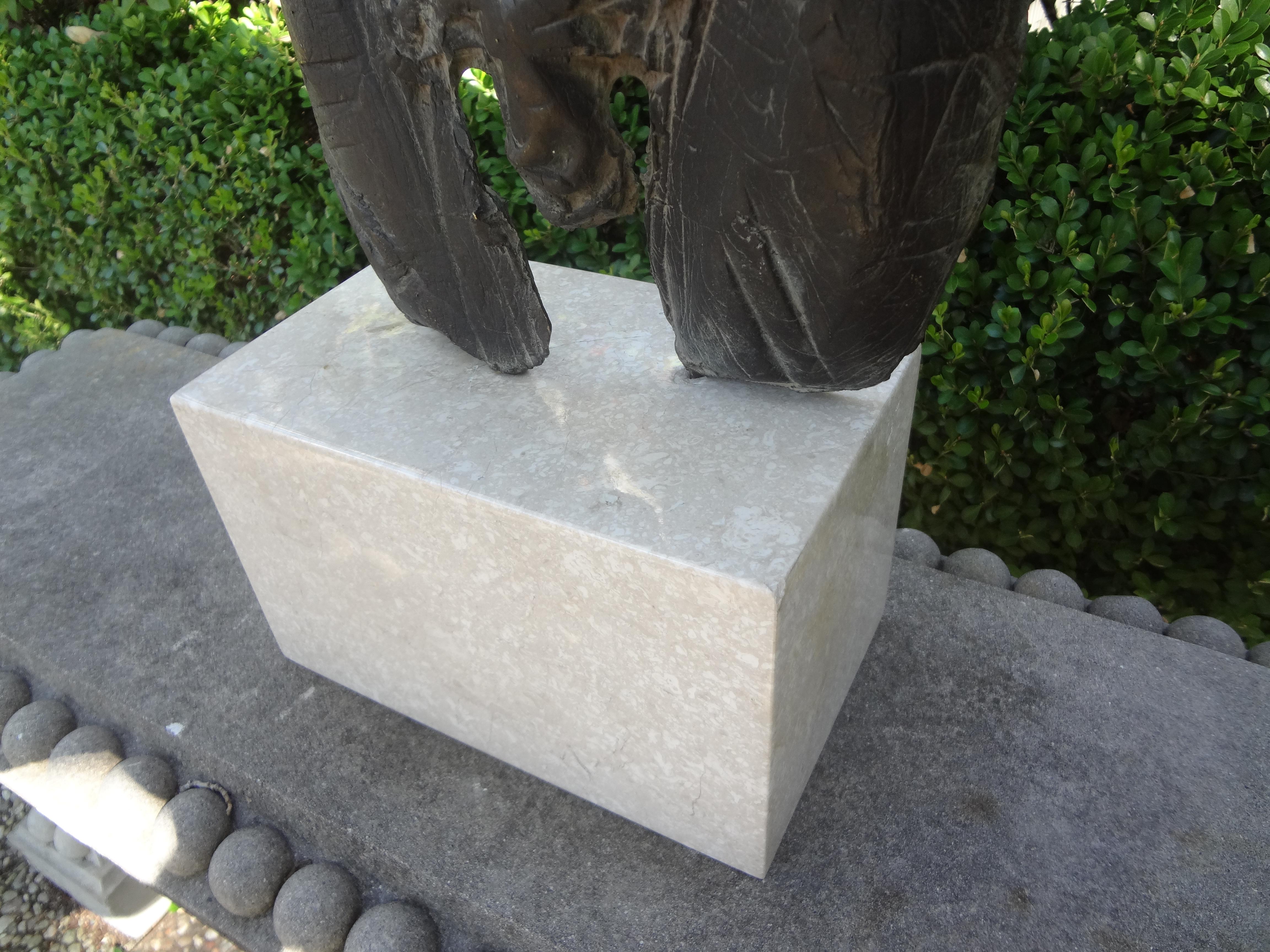 Torse masculin abstrait inspiré de Giacometti, sculpture en bronze sur socle en marbre en vente 2