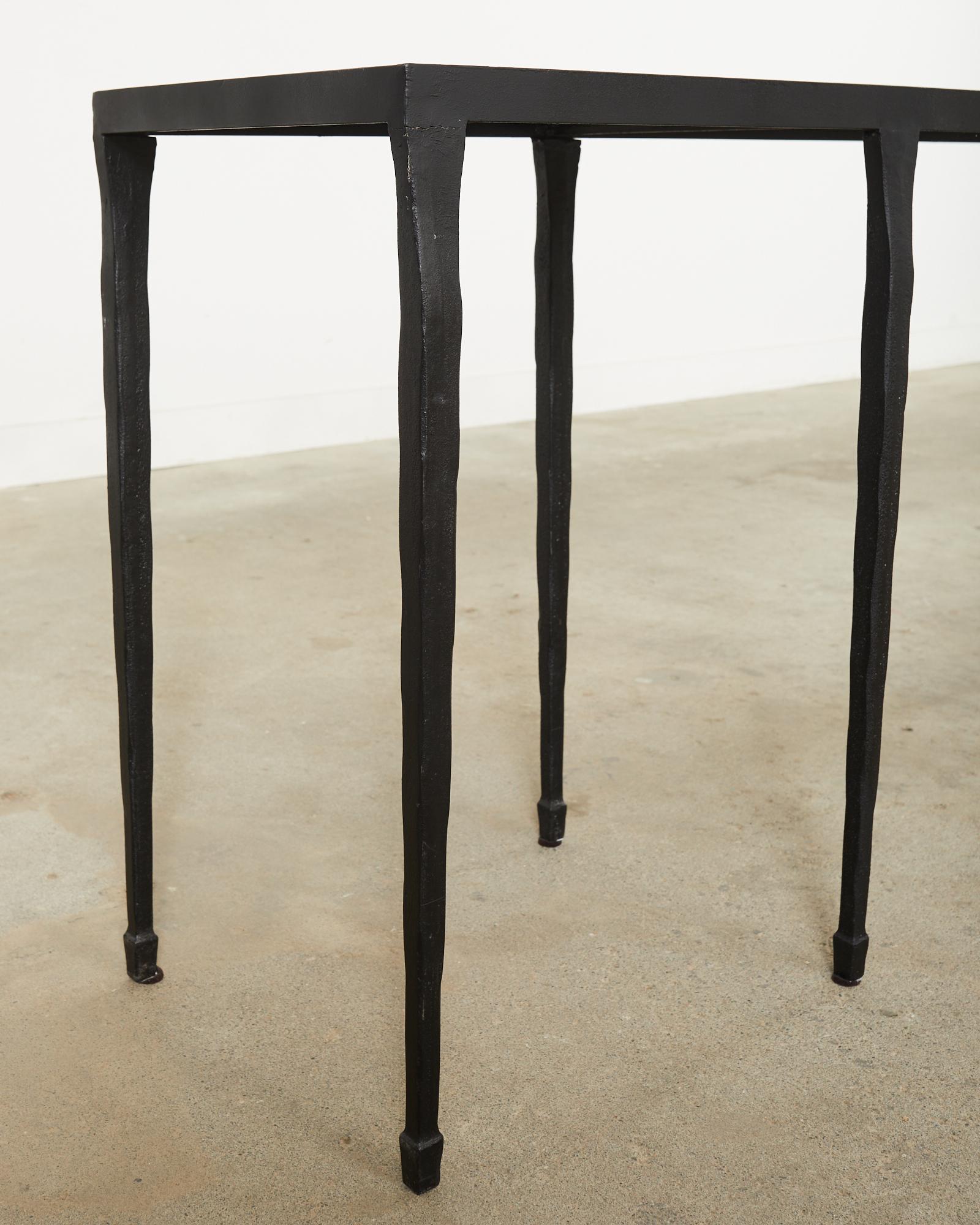 Table console d'inspiration Giacometti en fonte martelée noire 2
