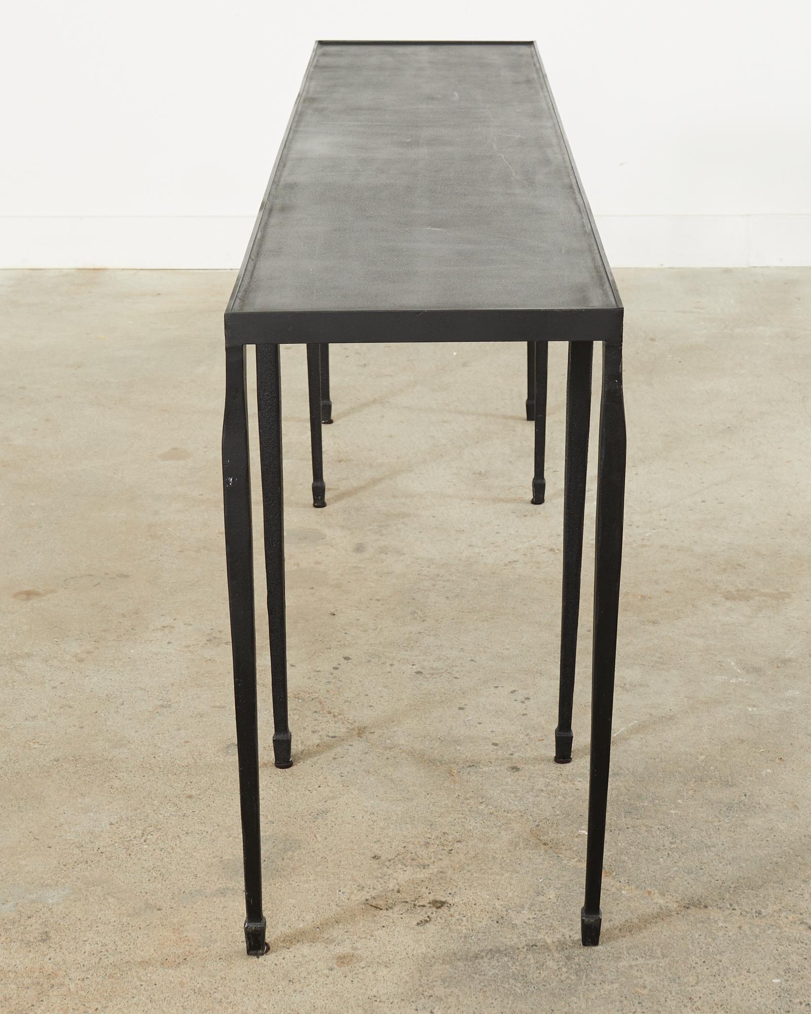 Table console d'inspiration Giacometti en fonte martelée noire 9