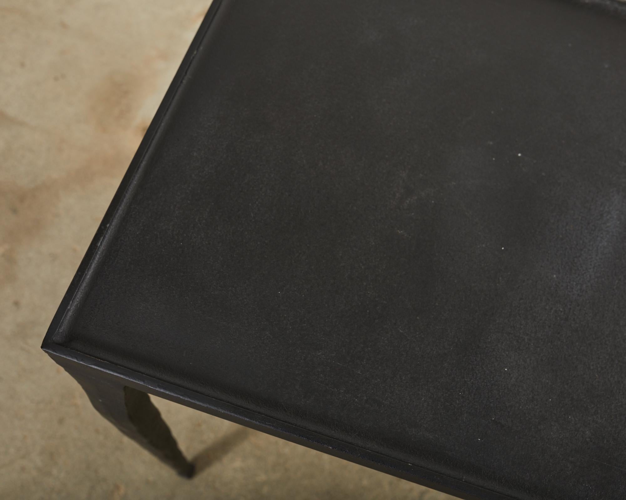 Table console d'inspiration Giacometti en fonte martelée noire 1