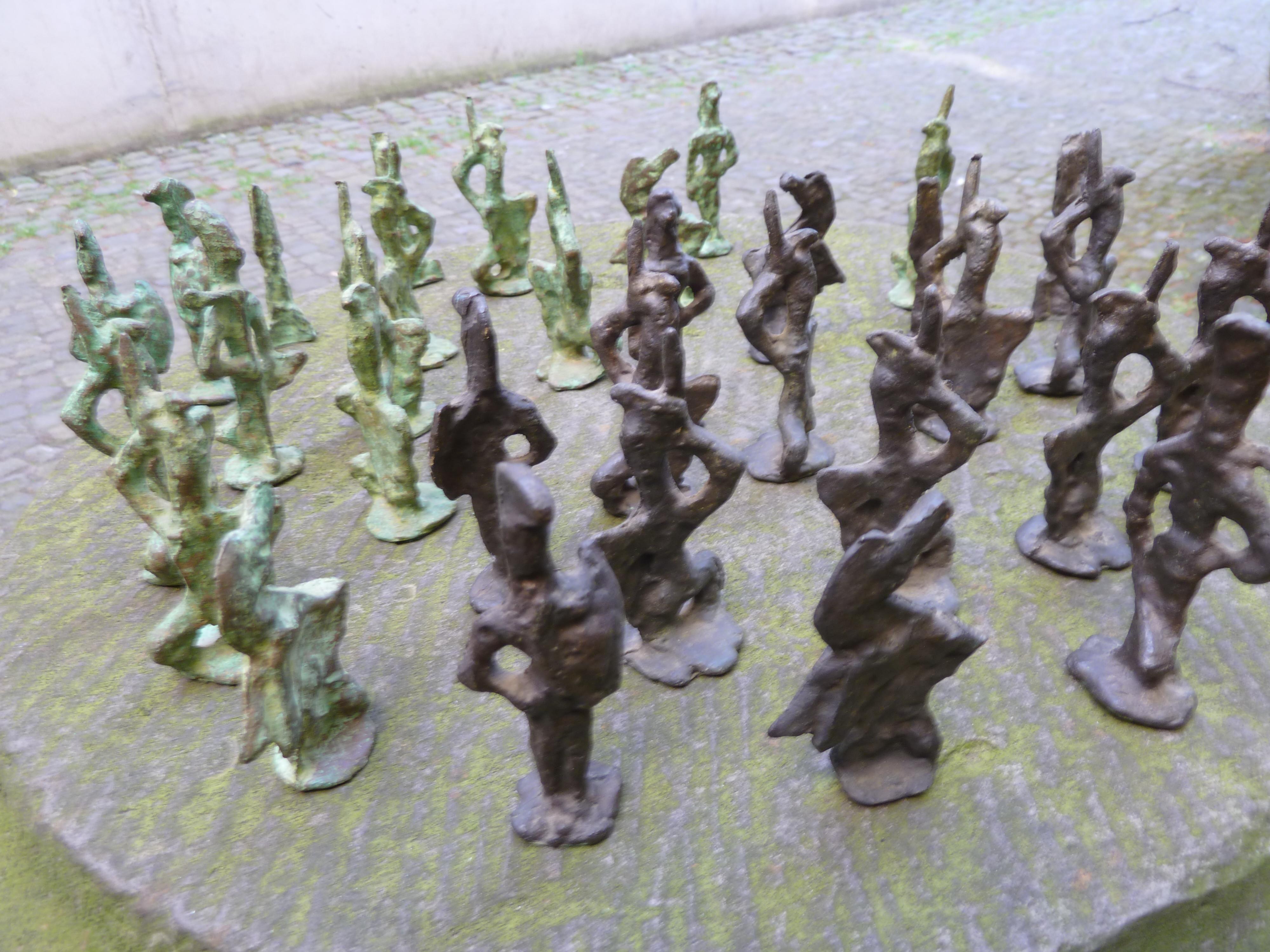 Italian 70s Sculptural Art Brutalist Bronze Chess Set For Sale 1
