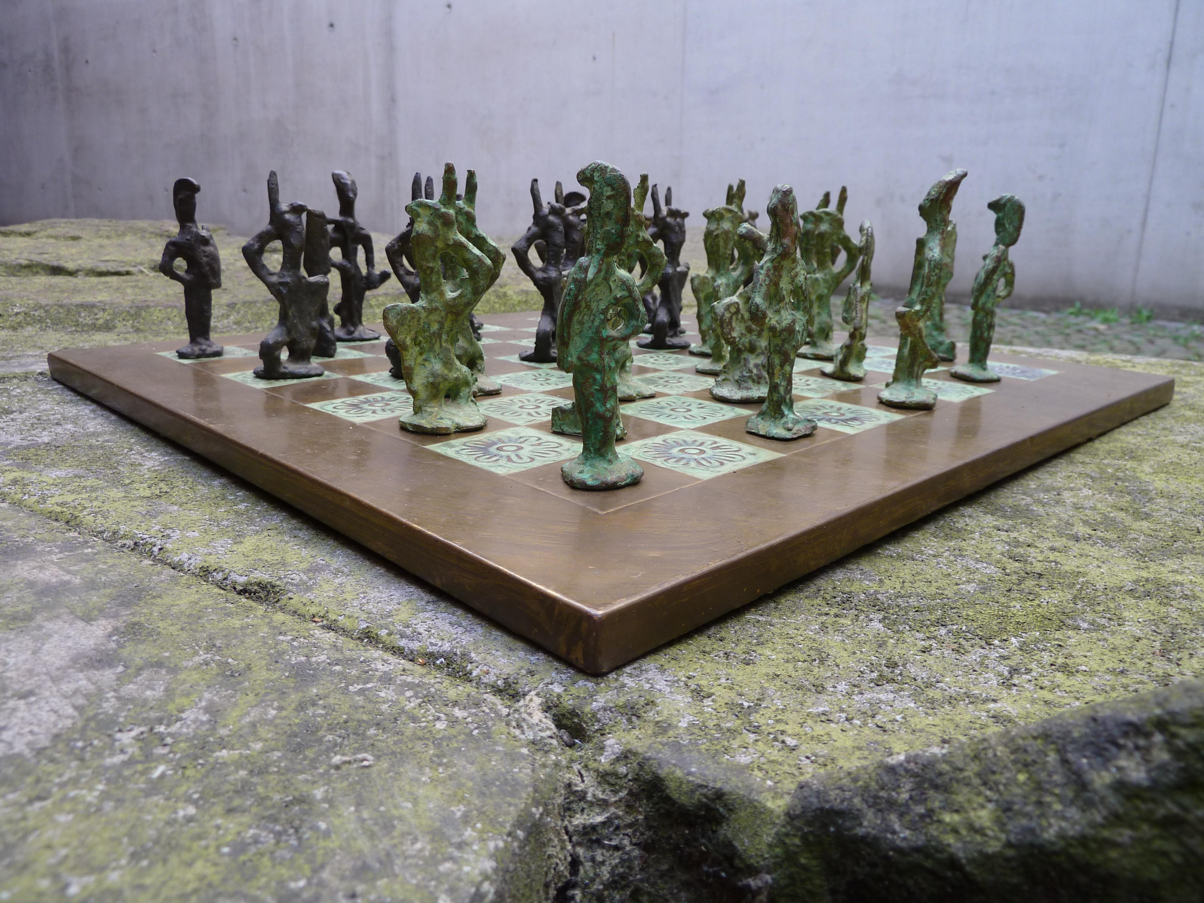 Italian 70s Sculptural Art Brutalist Bronze Chess Set For Sale 8