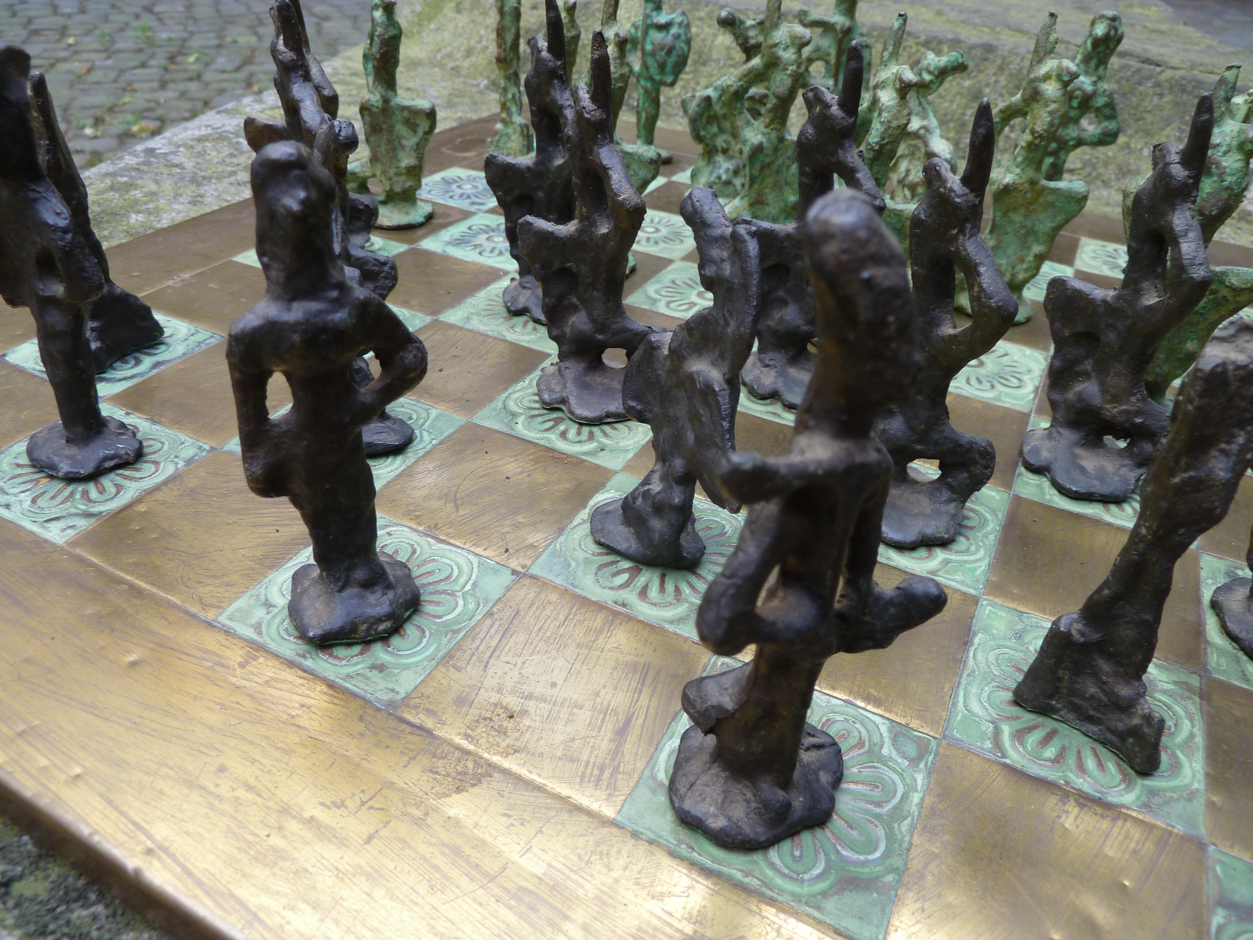 Italian 70s Sculptural Art Brutalist Bronze Chess Set For Sale 9
