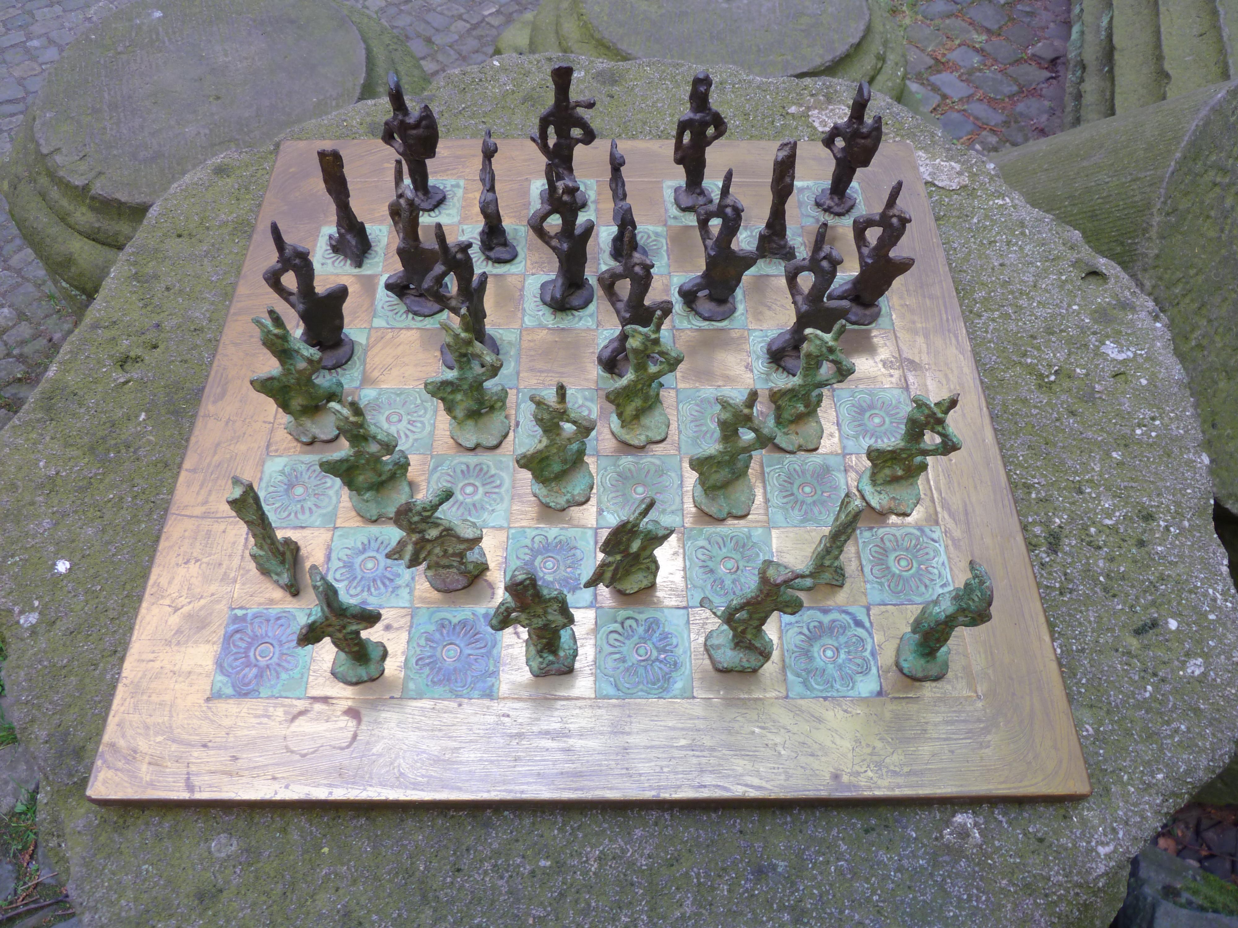 Cast Italian 70s Sculptural Art Brutalist Bronze Chess Set For Sale