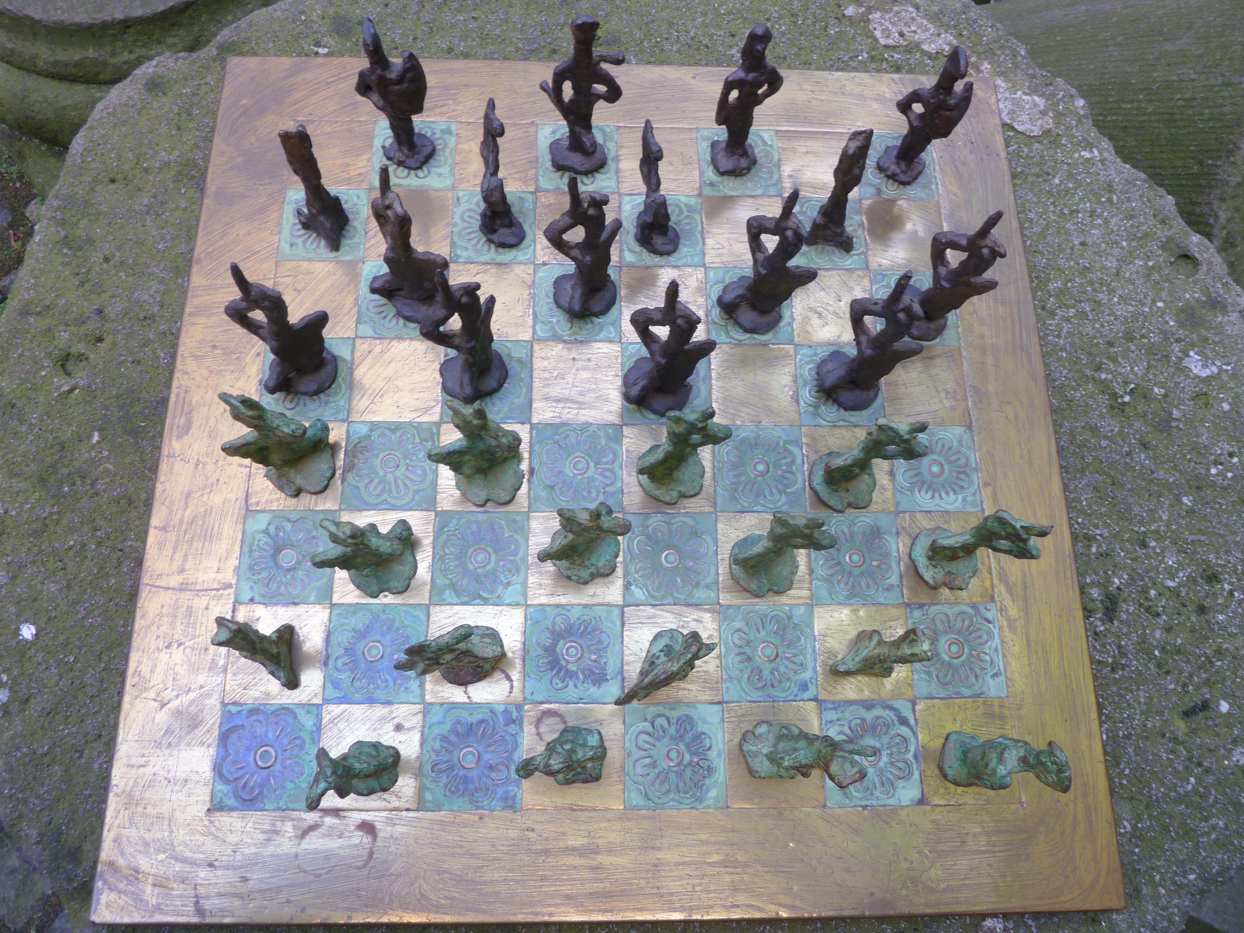 Italian 70s Sculptural Art Brutalist Bronze Chess Set In Fair Condition For Sale In Halle, DE