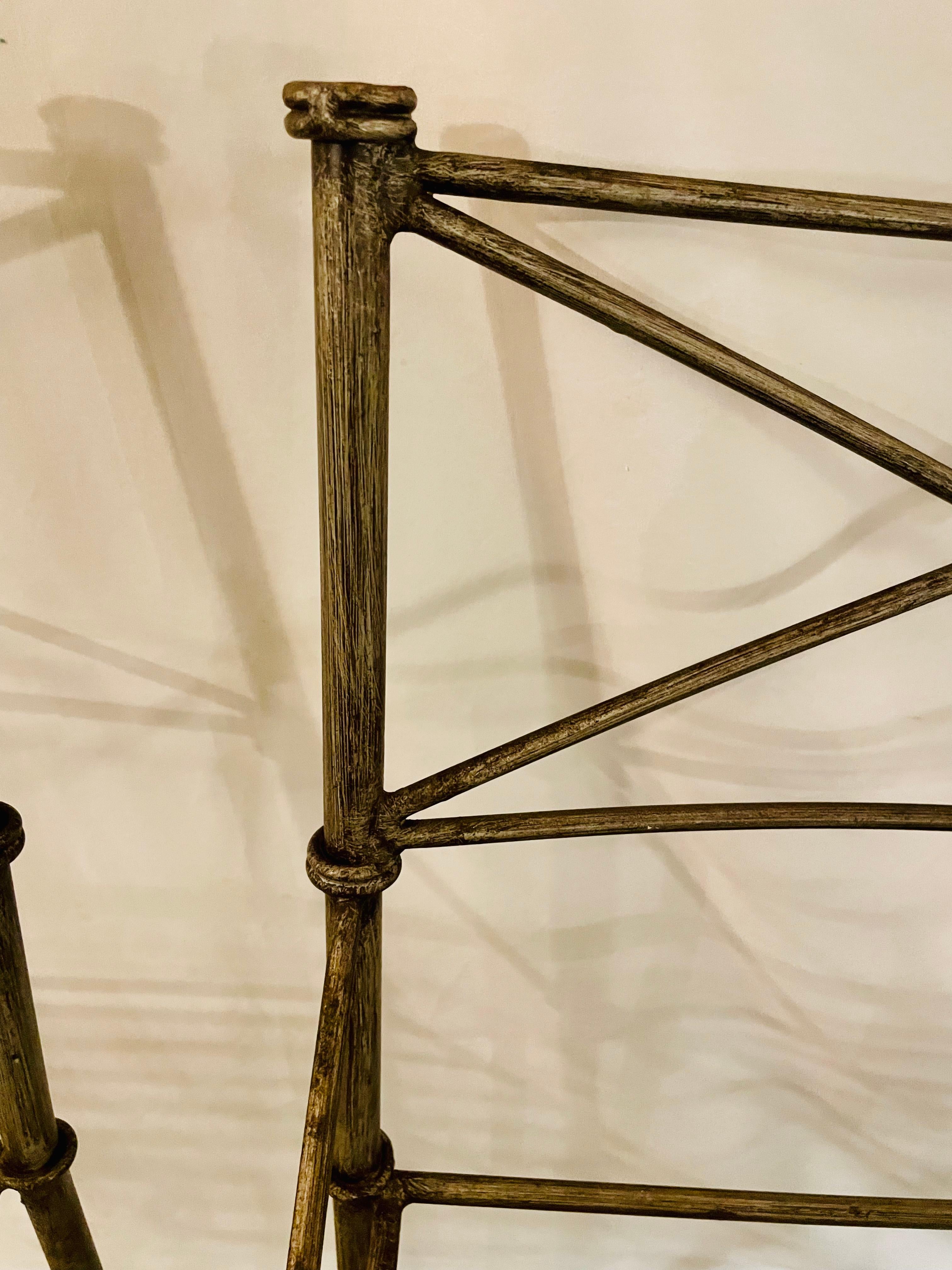 Giacometti-inspirierte schmiedeeiserne Stühle, Satz von Barhockern im Zustand „Gut“ im Angebot in Cumberland, RI
