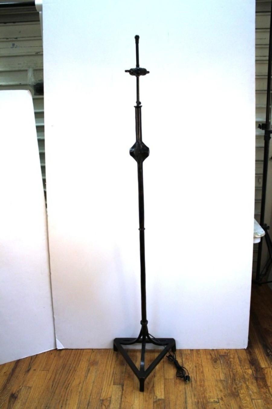 Giacometti Style Floor Lamp in Ebonized Bronze In Good Condition In New York, NY