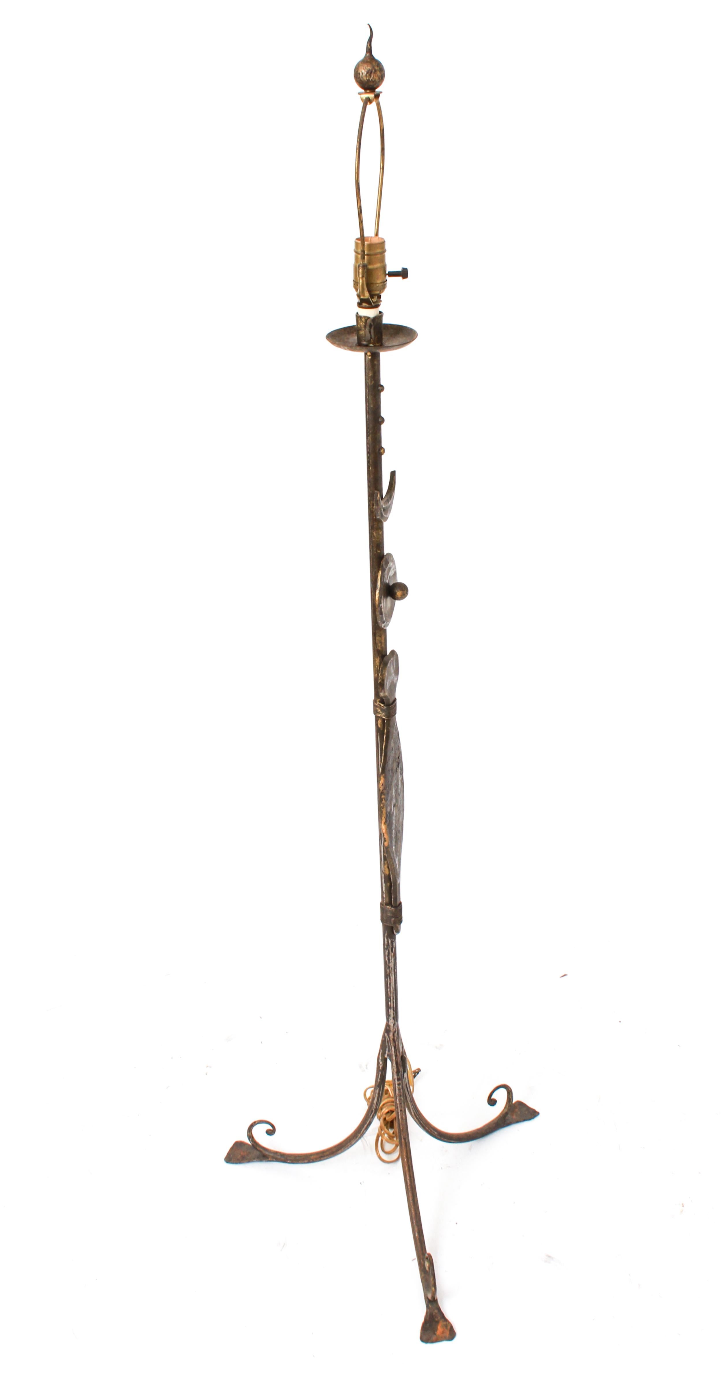 French modern brutalist floor lamp made in the style of Giacometti. The piece was made in France and has an illegible makers mark on the metal lamp base. In great vintage condition with age-appropriate wear and use.
