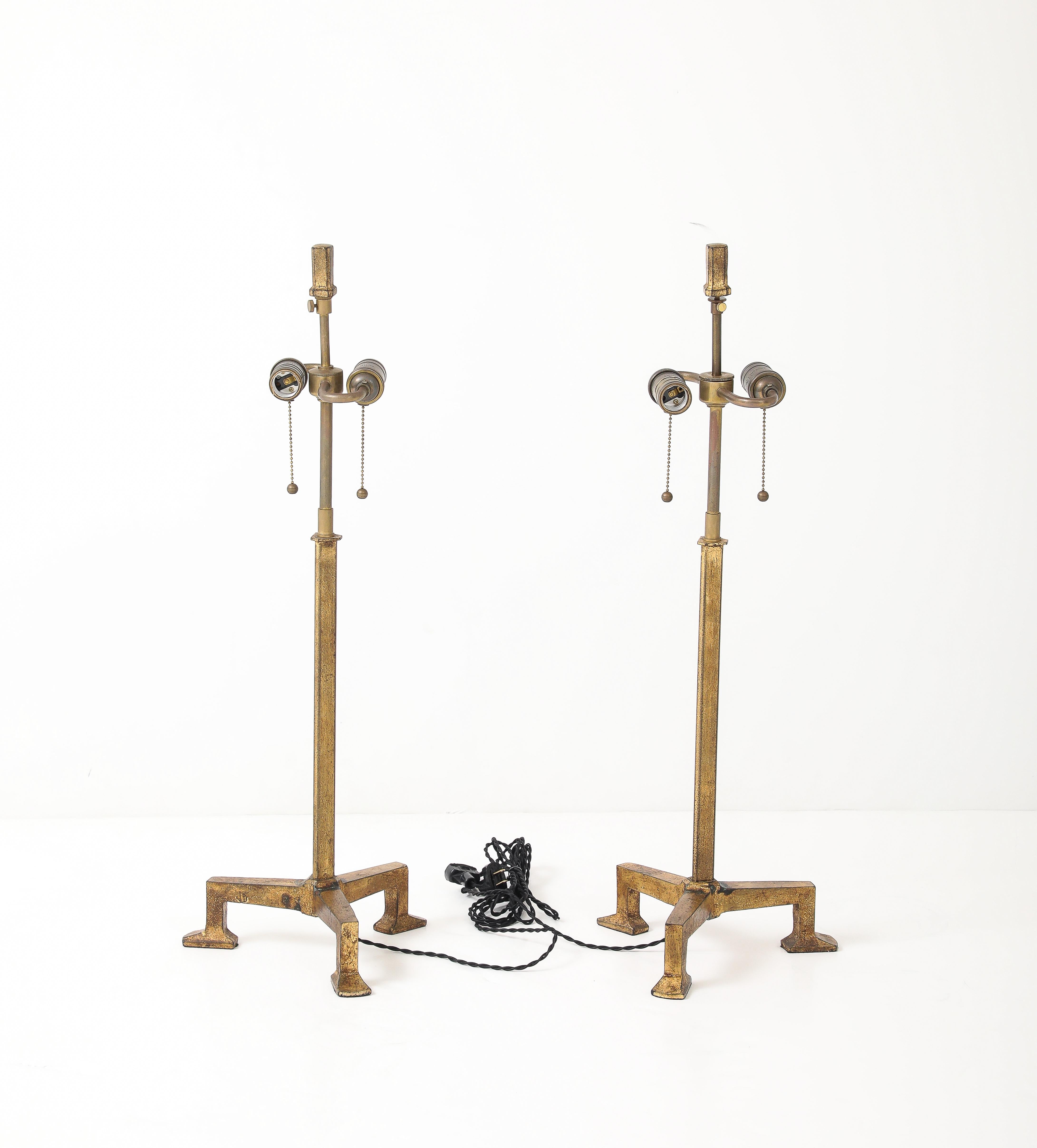 Europeo Lampade in ferro dorato in stile Giacometti in vendita
