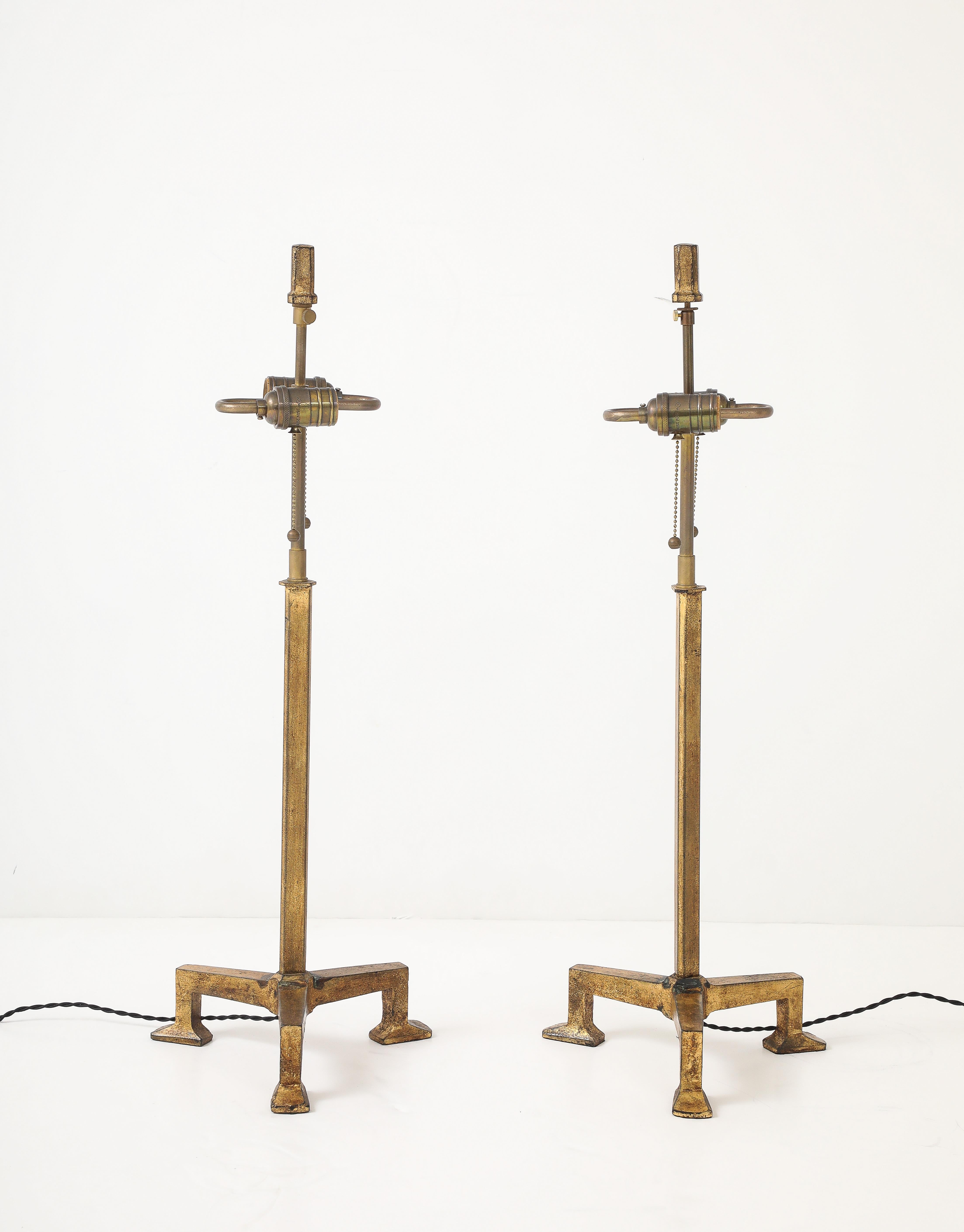 Dorato Lampade in ferro dorato in stile Giacometti in vendita